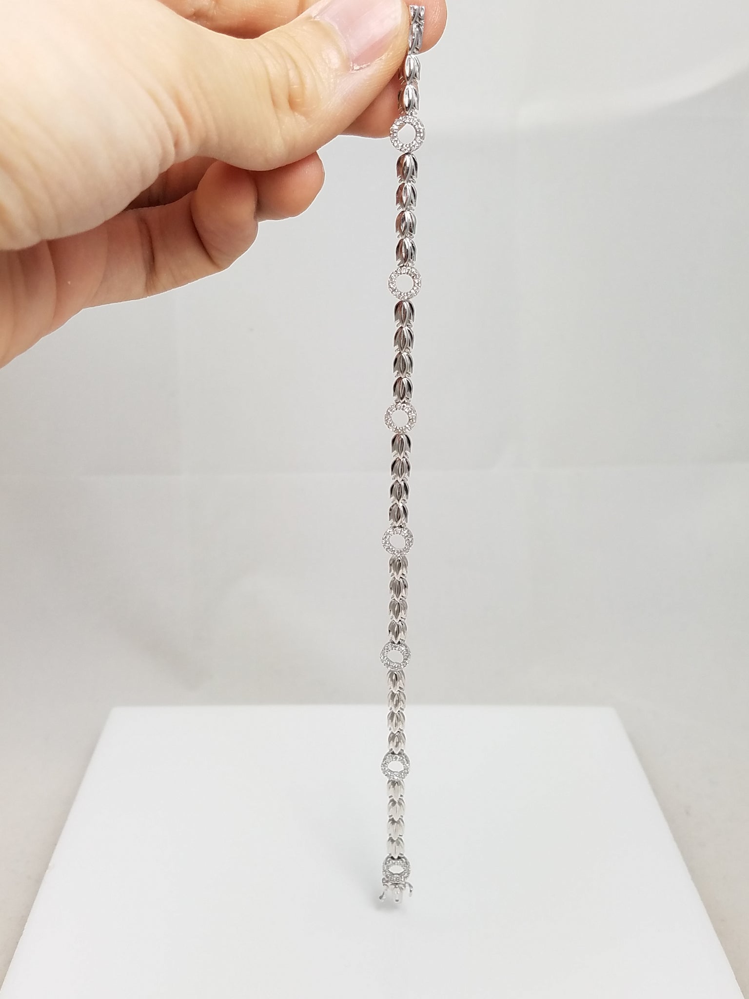Elegant 14k White Gold Natural Diamond Bracelet