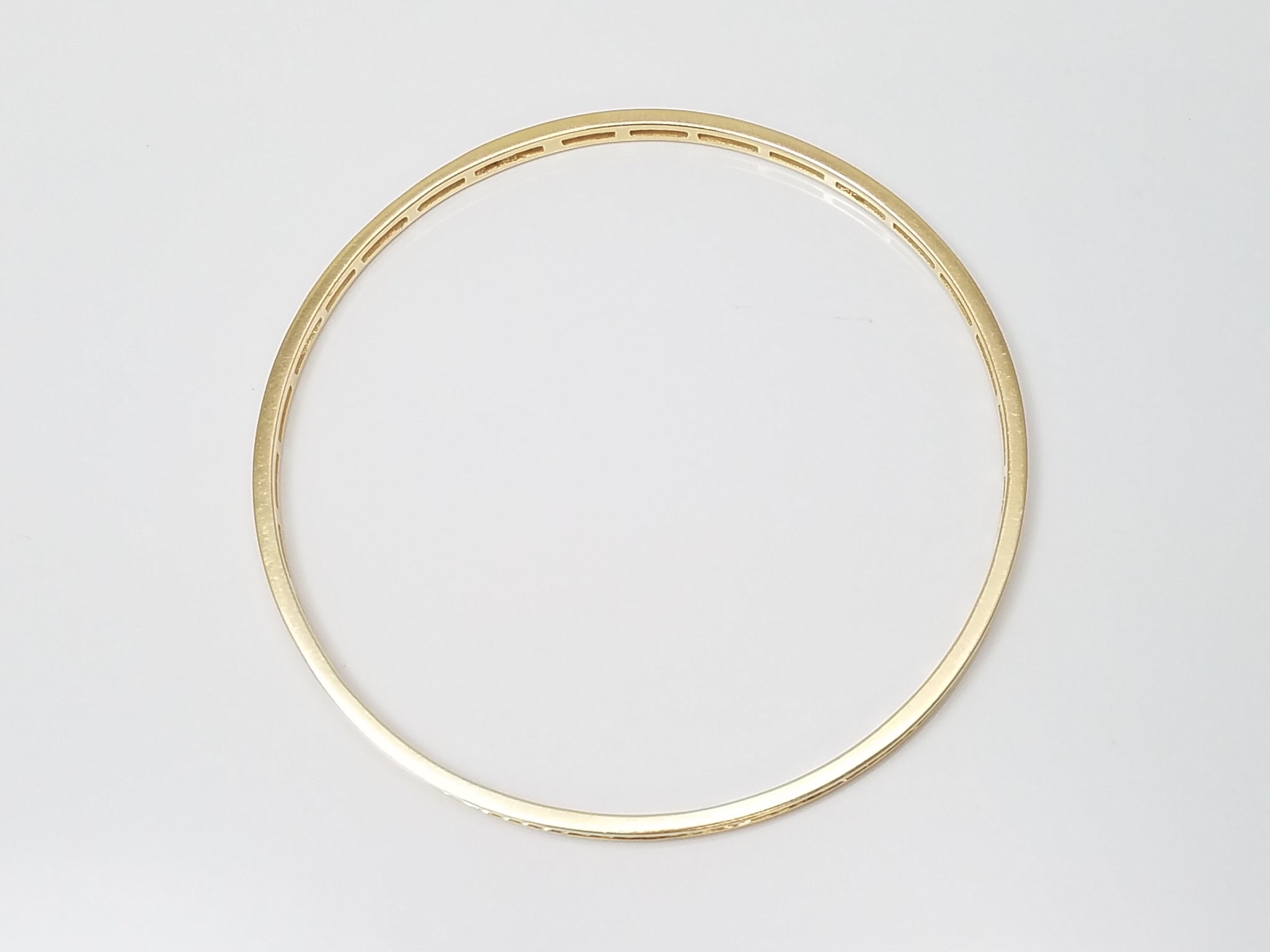 Glitzy 14k Yellow Gold Natural Diamond Slip On Bangle Bracelet