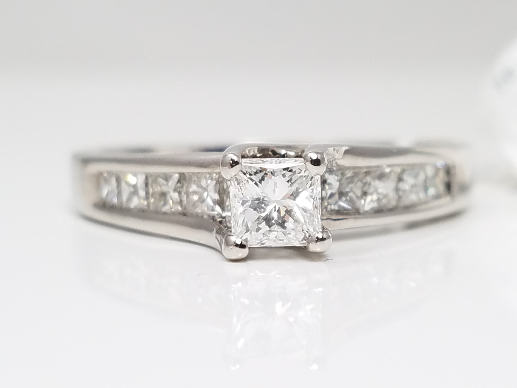 Elegant 14k White Gold Natural Diamond Engagement Ring