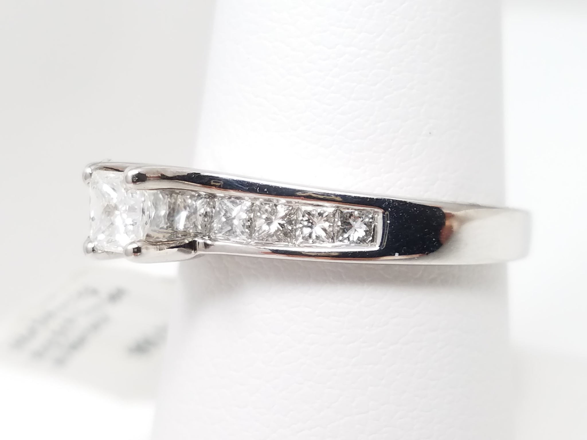Elegant 14k White Gold Natural Diamond Engagement Ring