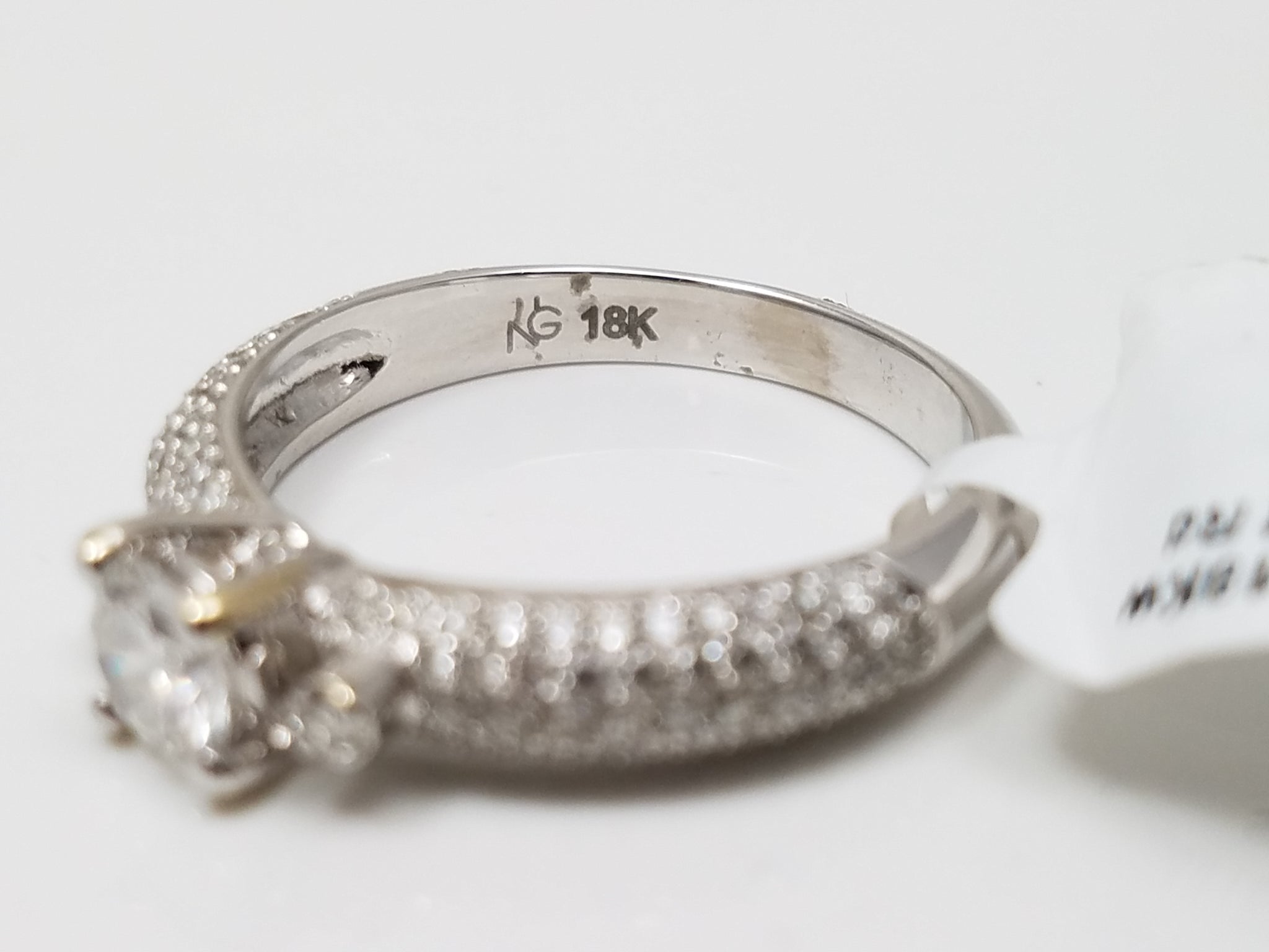 New! Remarkable 18k White Gold .93ctw Natural Diamond Engagement Ring