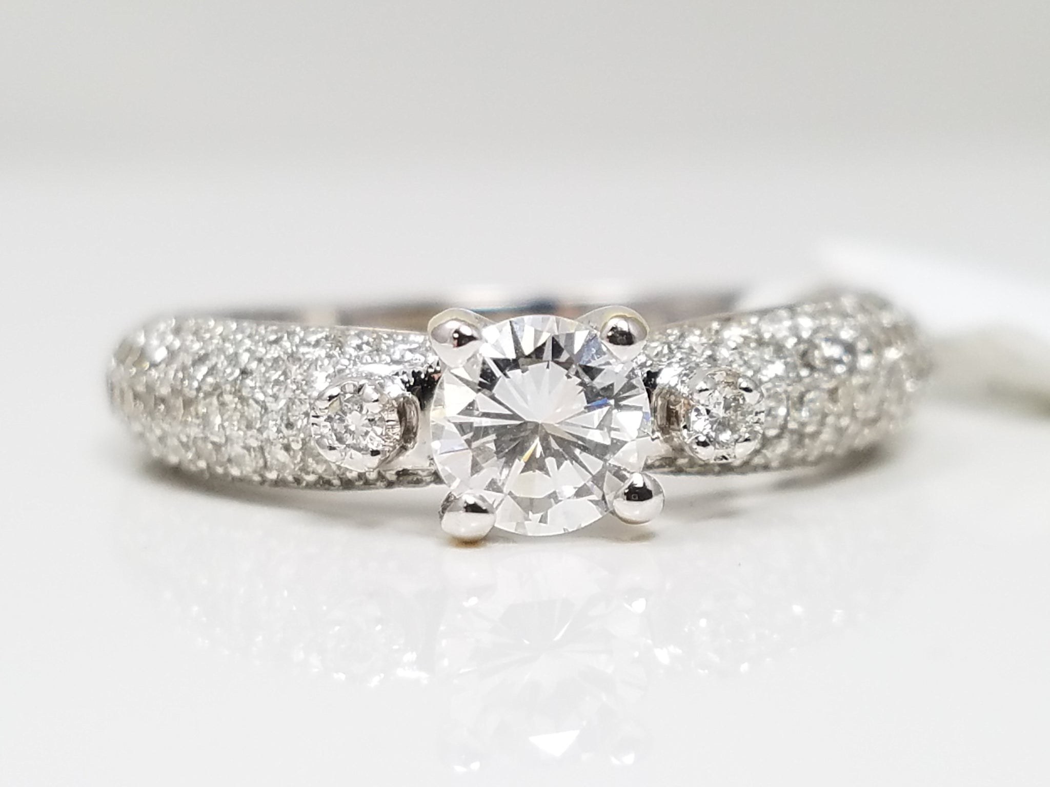 New! Remarkable 18k White Gold .93ctw Natural Diamond Engagement Ring