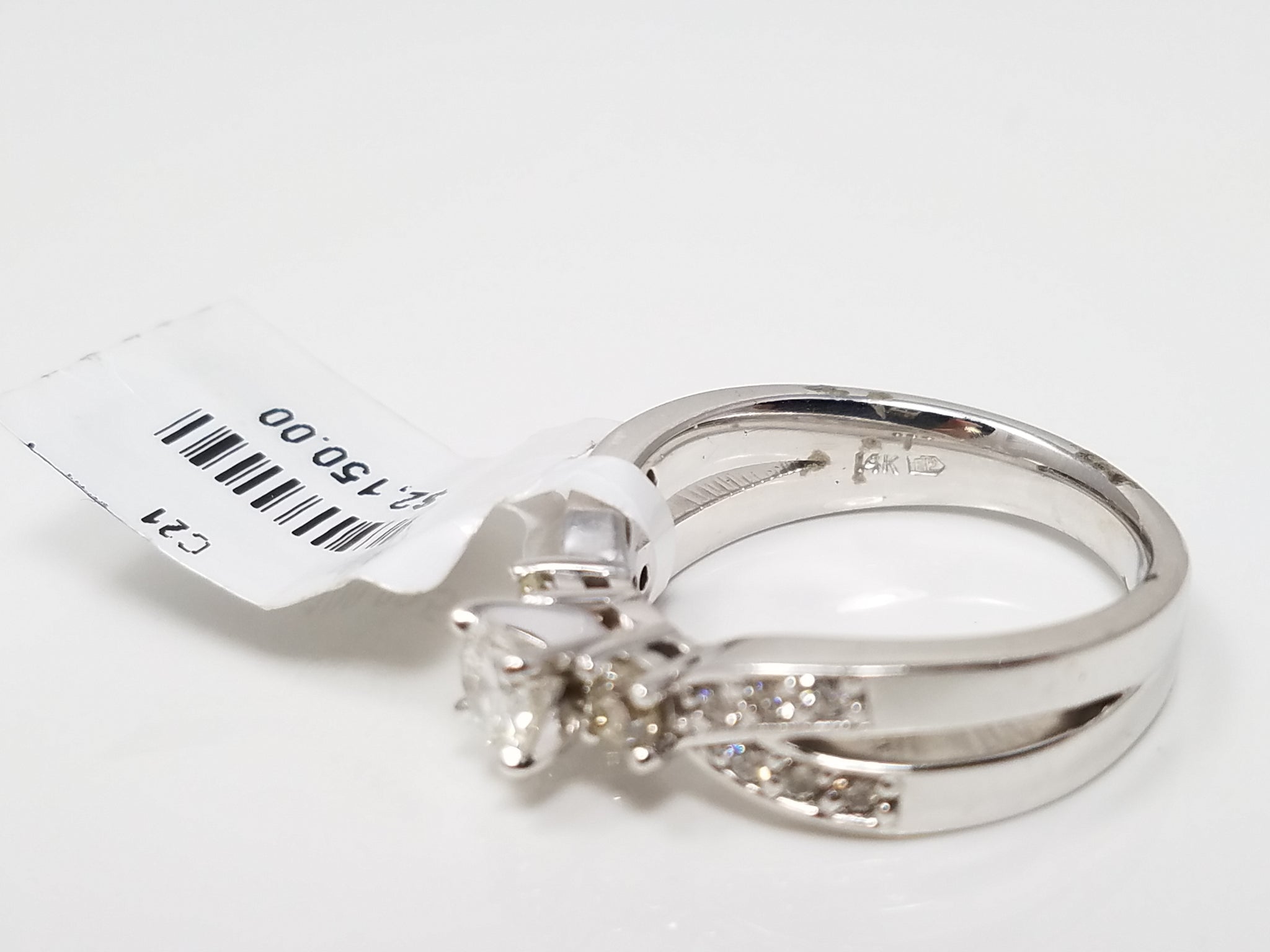 New! Luxurious 14k White Gold Natural Diamond Engagement Ring