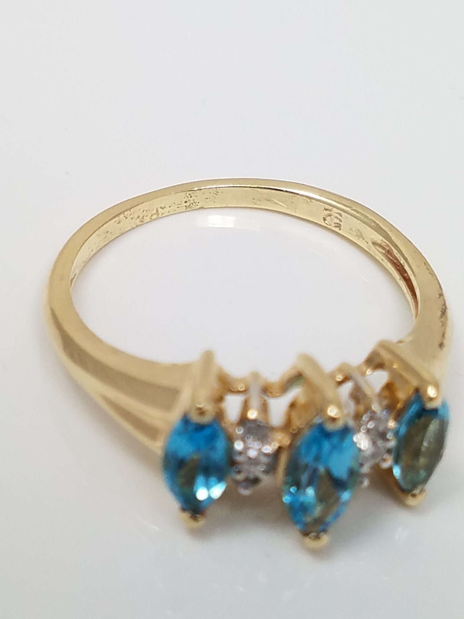 Stylish 14k Yellow Gold Natural Blue Topaz Diamond Ring