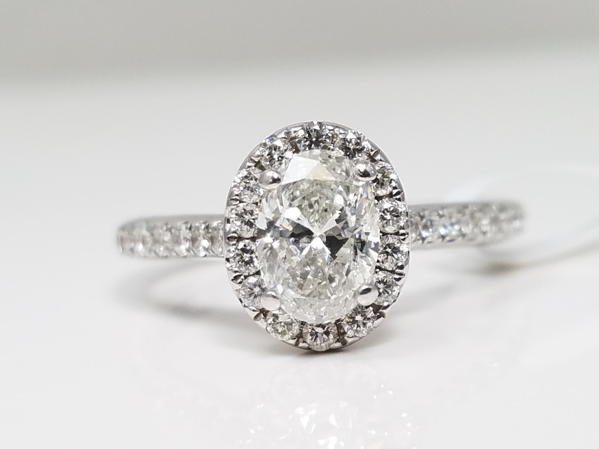 Magnificent 14k White Gold .80ctw Natural Diamond Engagement Ring