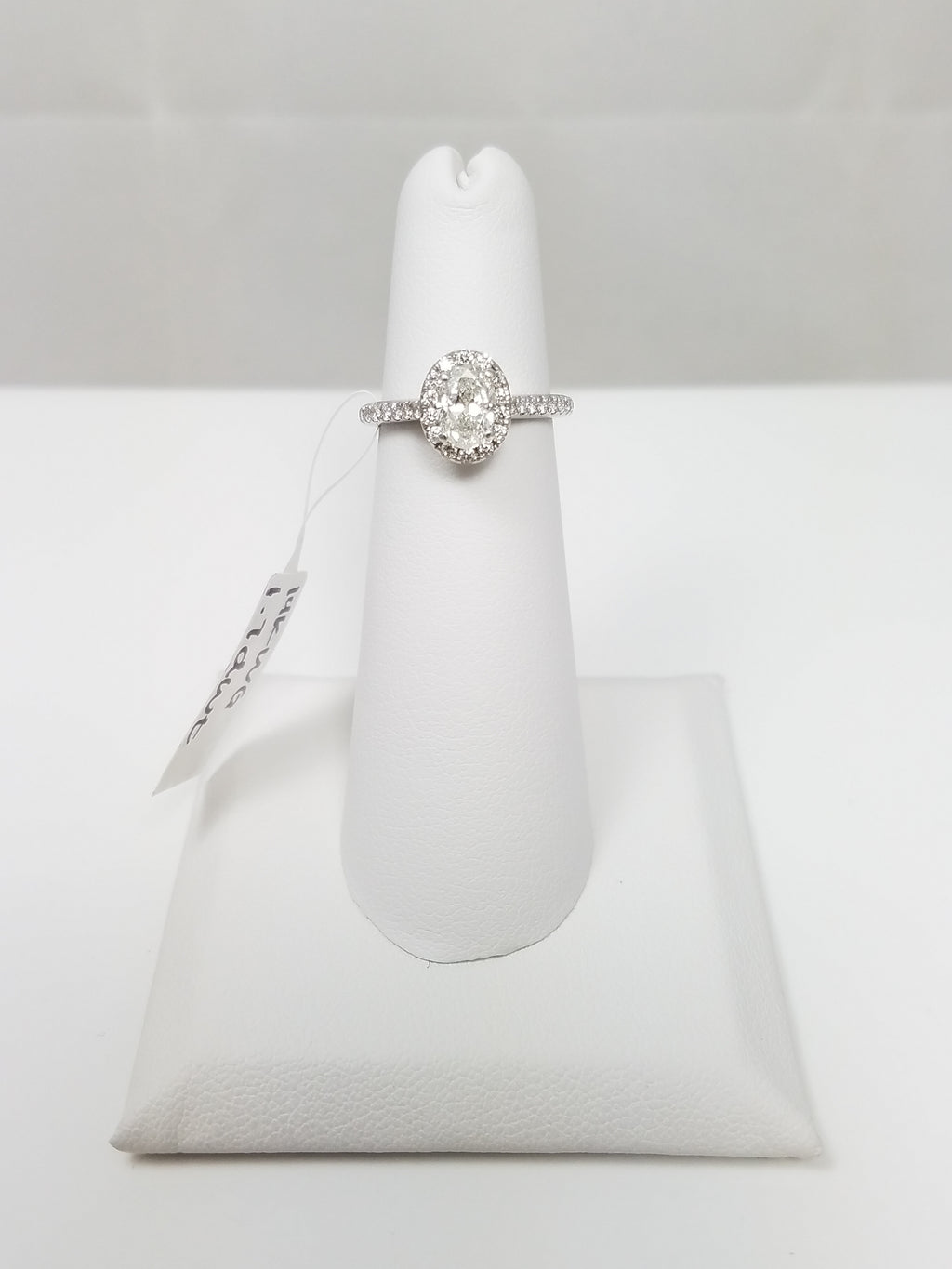 Magnificent 14k White Gold .80ctw Natural Diamond Engagement Ring
