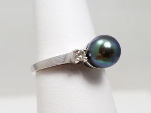 Graceful 14k White Gold Cultured Pearl Natural Diamond Ring