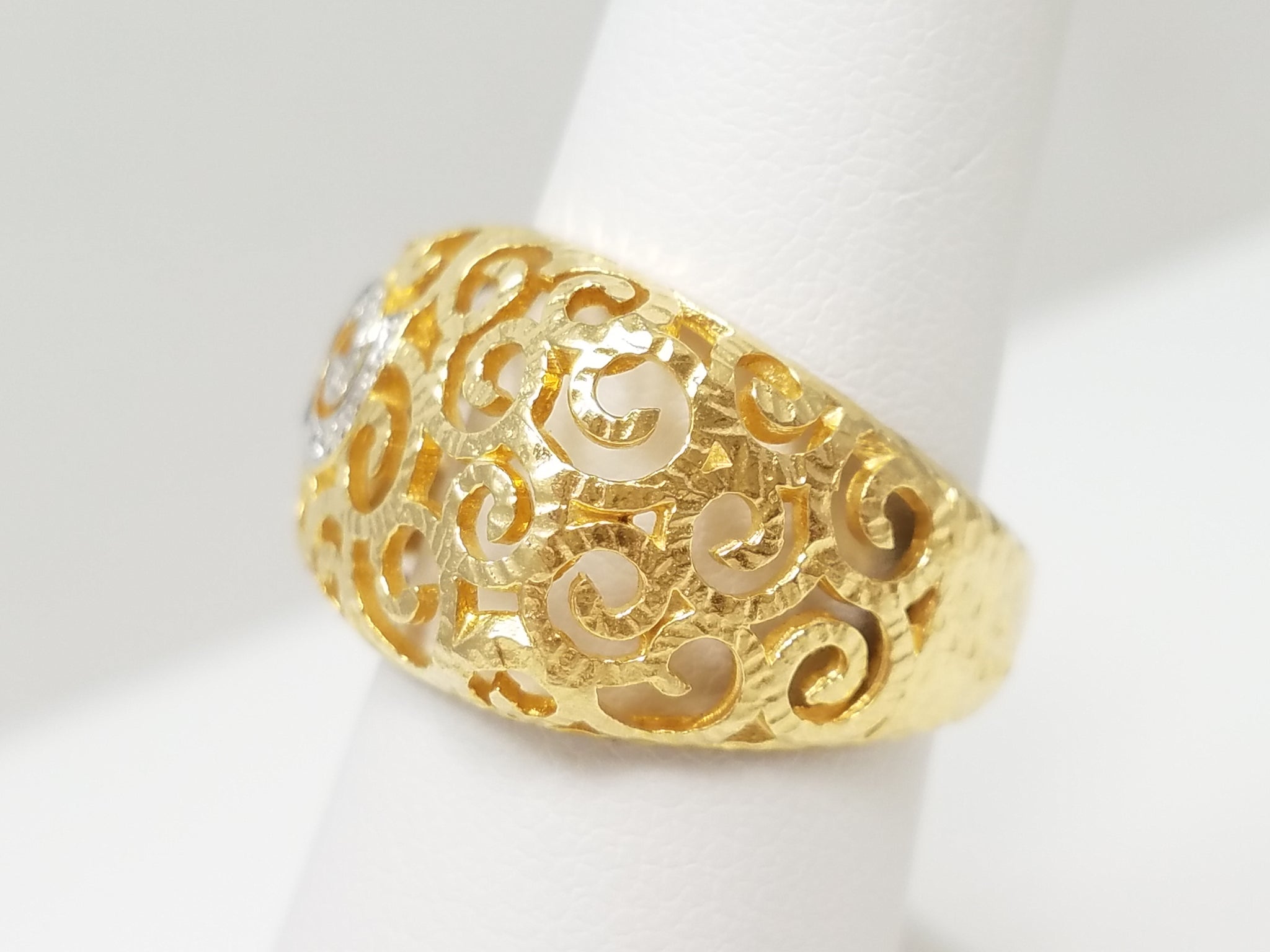 Fantastic 18k Yellow Gold Natural Diamond Pierced Ring Band