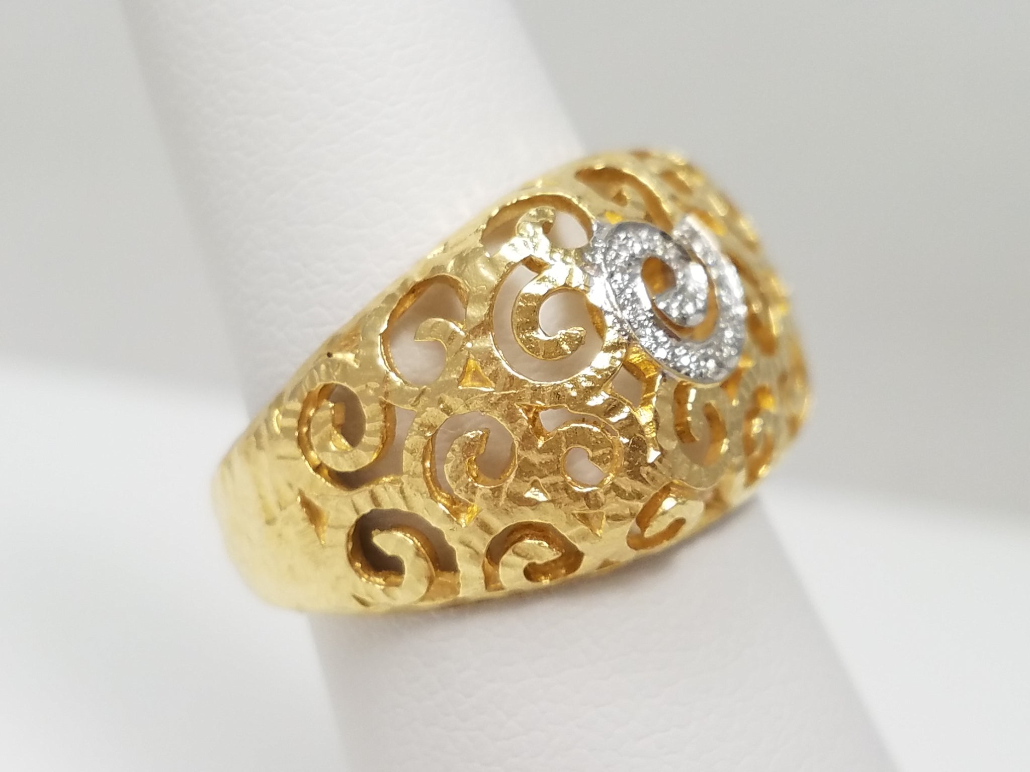 Fantastic 18k Yellow Gold Natural Diamond Pierced Ring Band