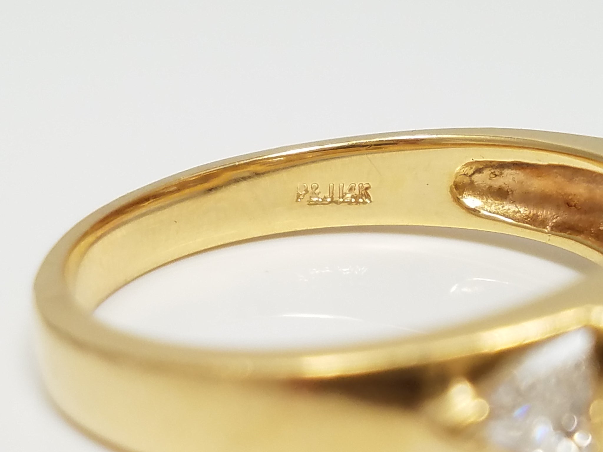 Stunning 14k Yellow Gold Natural Diamond Engagement Ring