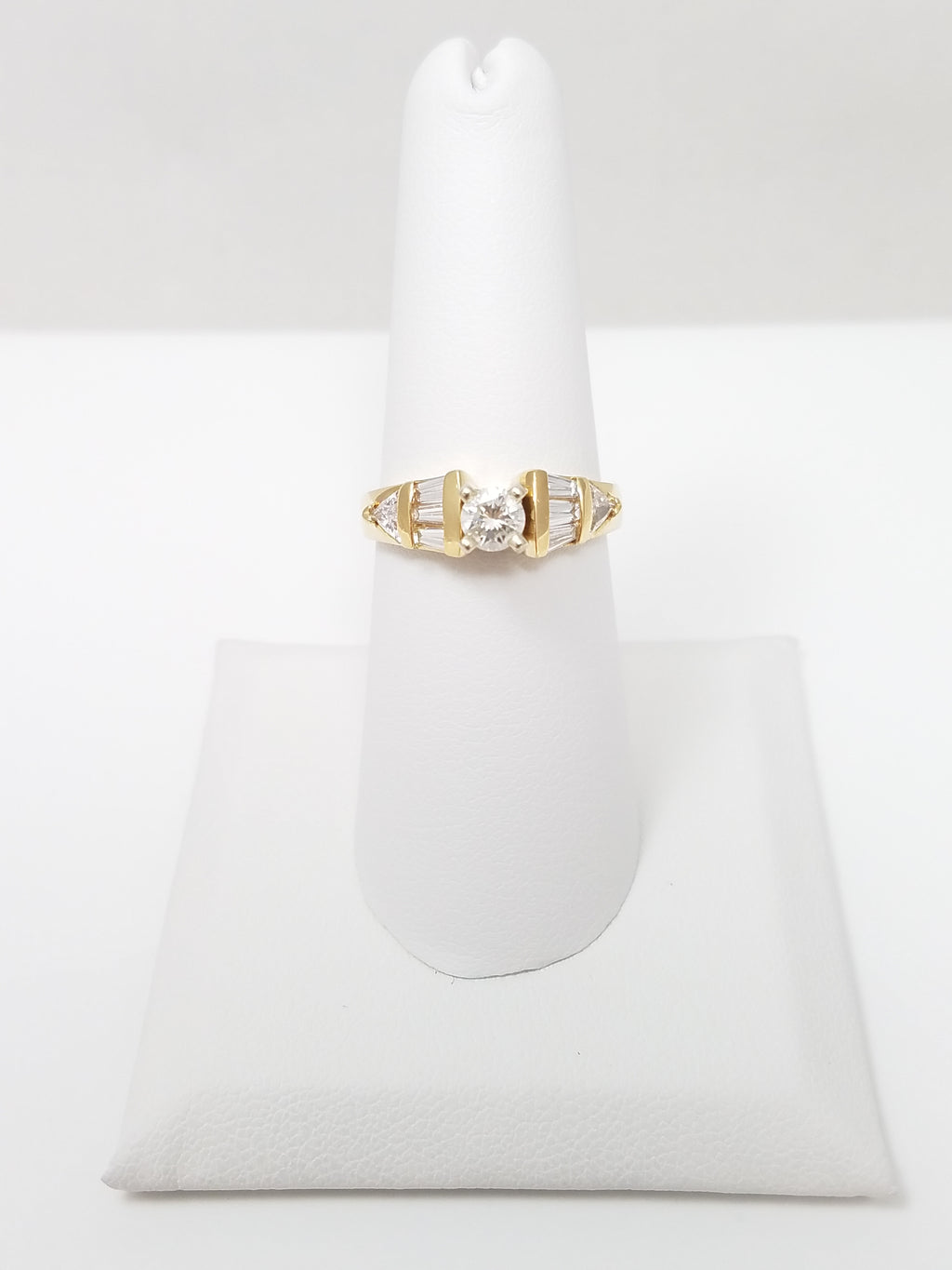 Stunning 14k Yellow Gold Natural Diamond Engagement Ring