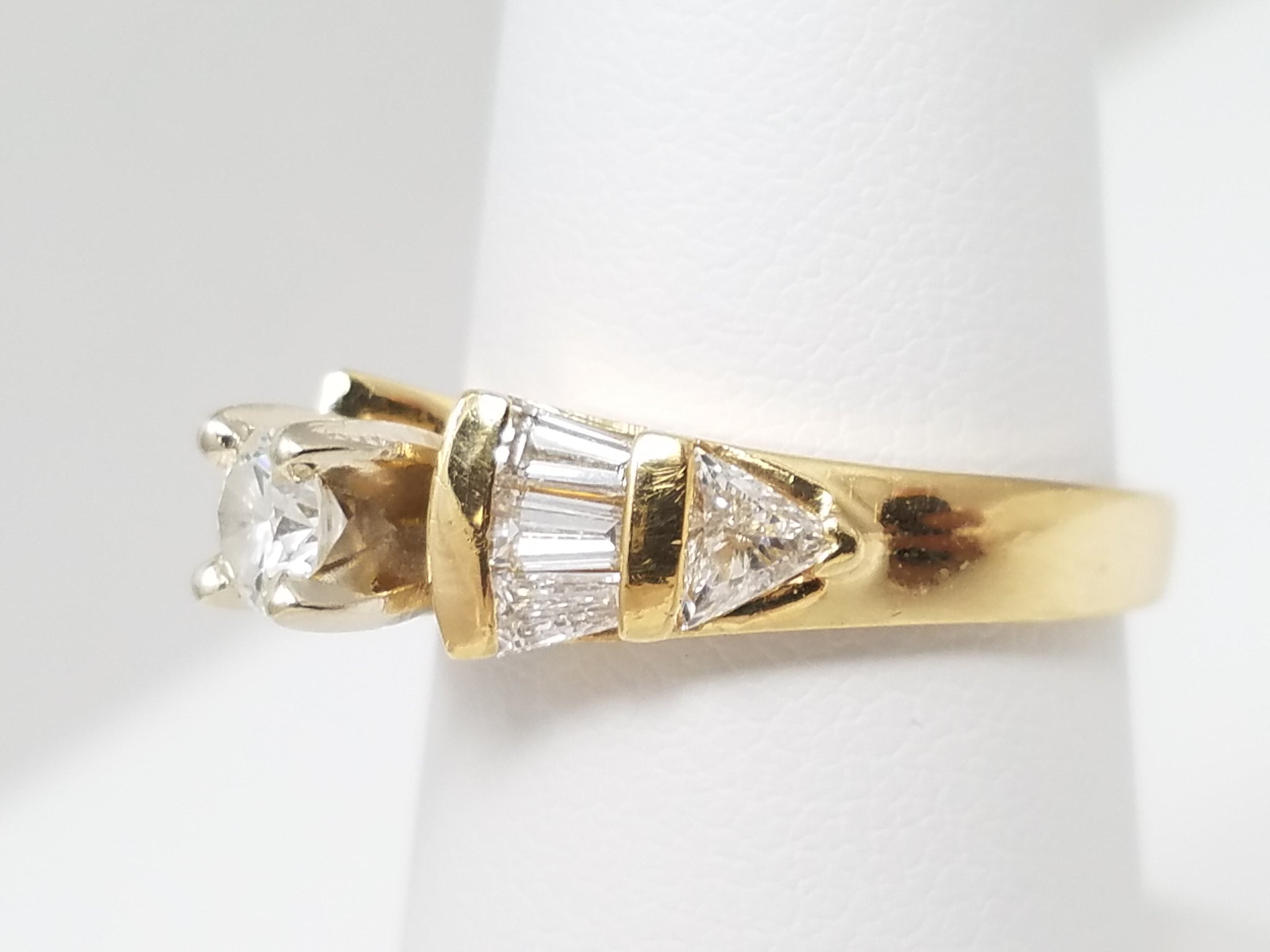 Stunning 14k Yellow Gold Natural Diamond Engagement Ring