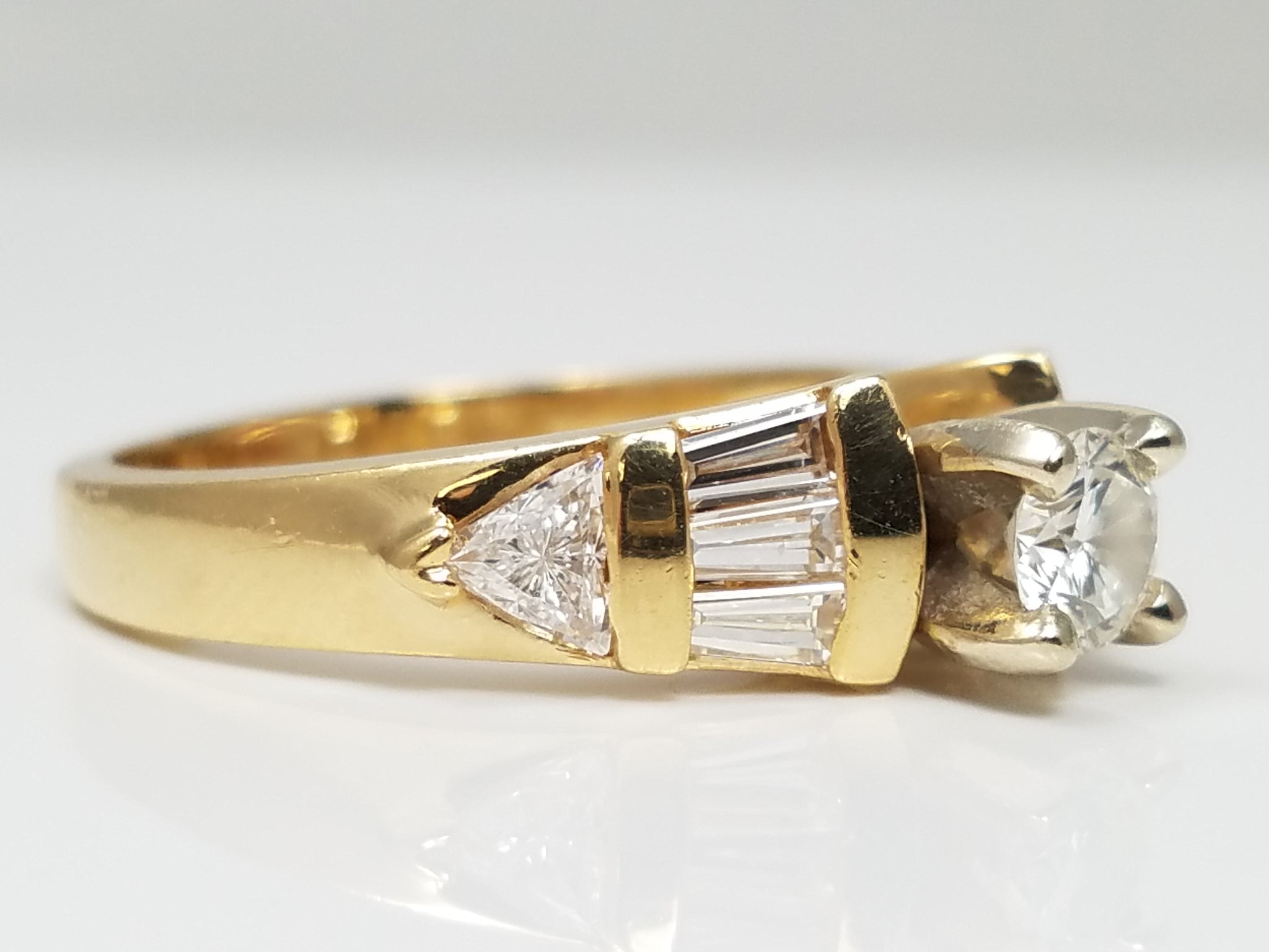 Stunning 14k Yellow Gold Natural Diamond Engagement Ring