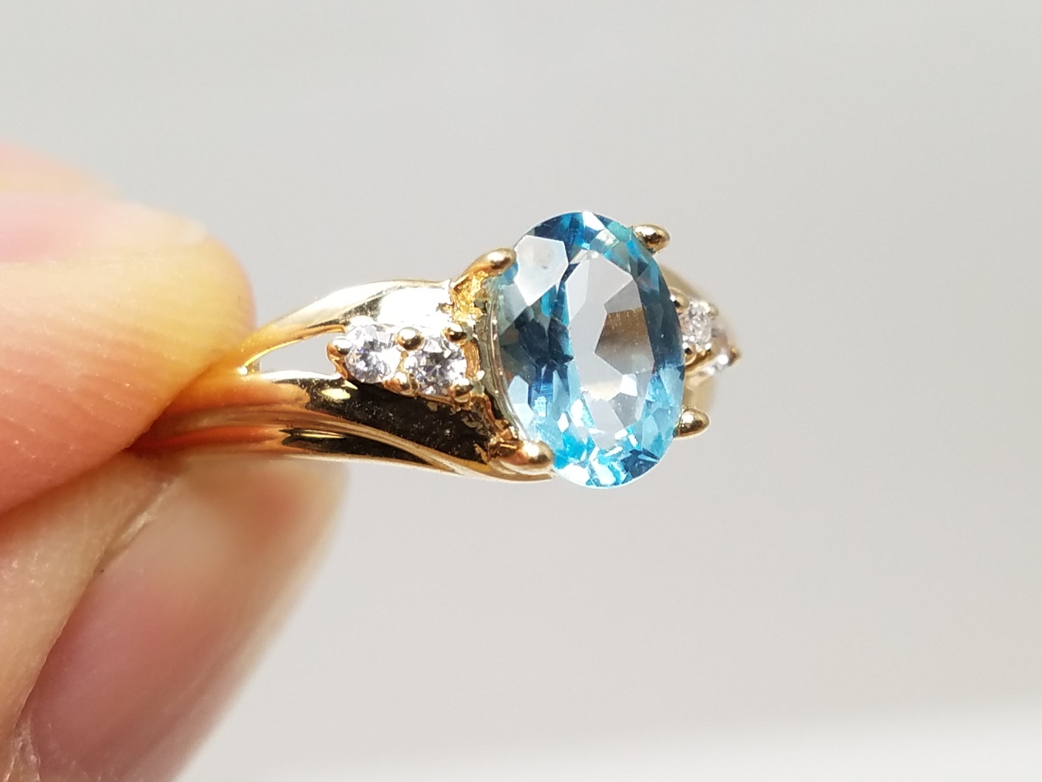 Pretty Natural Blue Topaz & CZ 10k Yellow Gold Ring