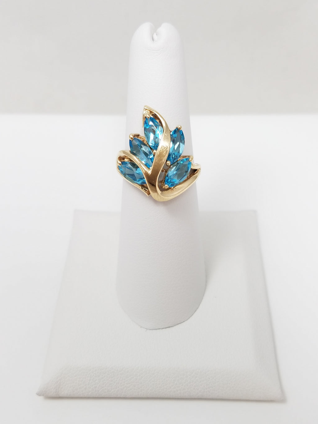 Glamorous 10k Yellow Gold Natural Blue Topaz Freeform Ring