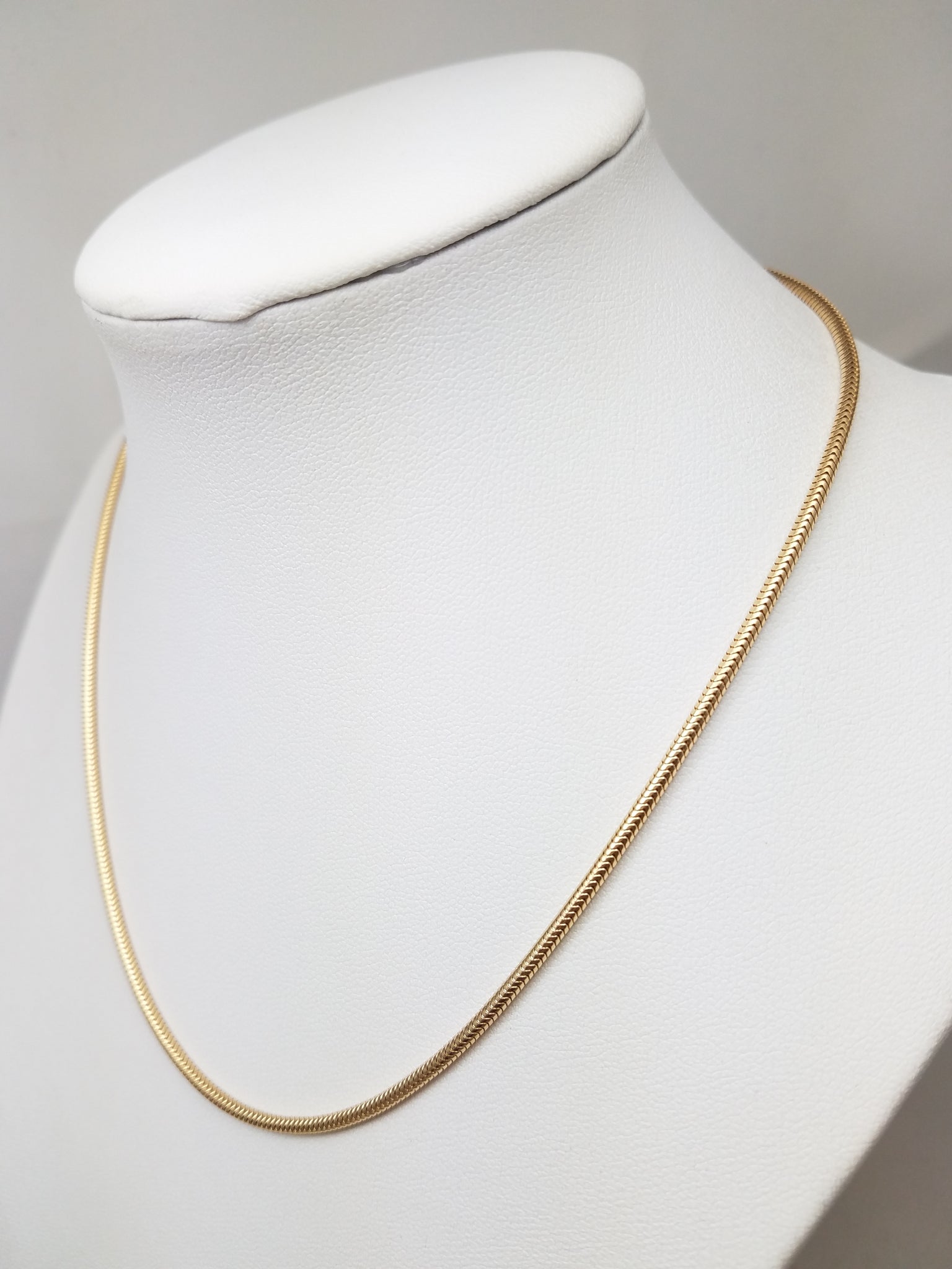Sleek 14k Yellow Gold Snake 15" Chain Necklace