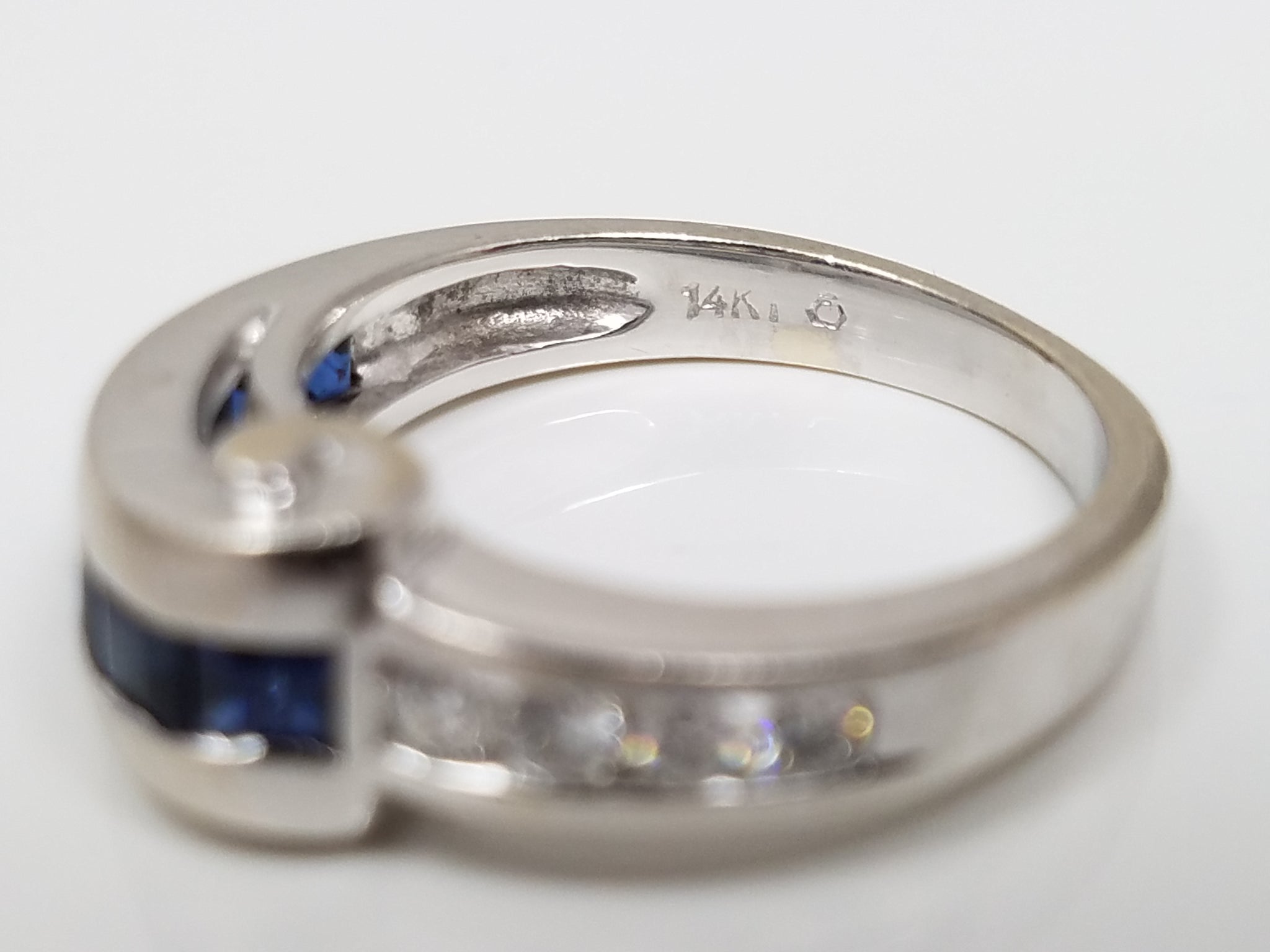 Fashionable 14k White Gold Natural Sapphire Diamond Ring Band