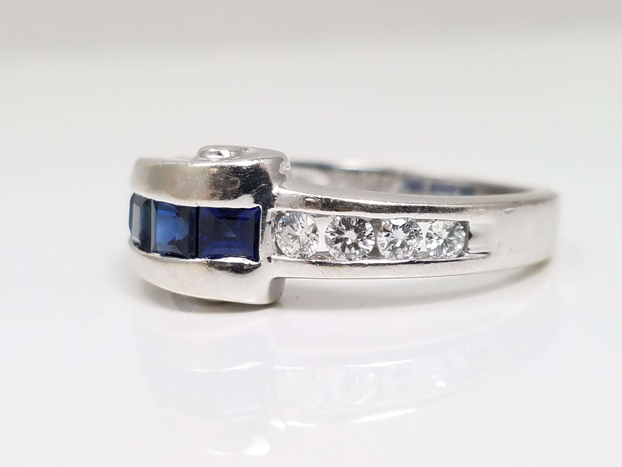 Fashionable 14k White Gold Natural Sapphire Diamond Ring Band