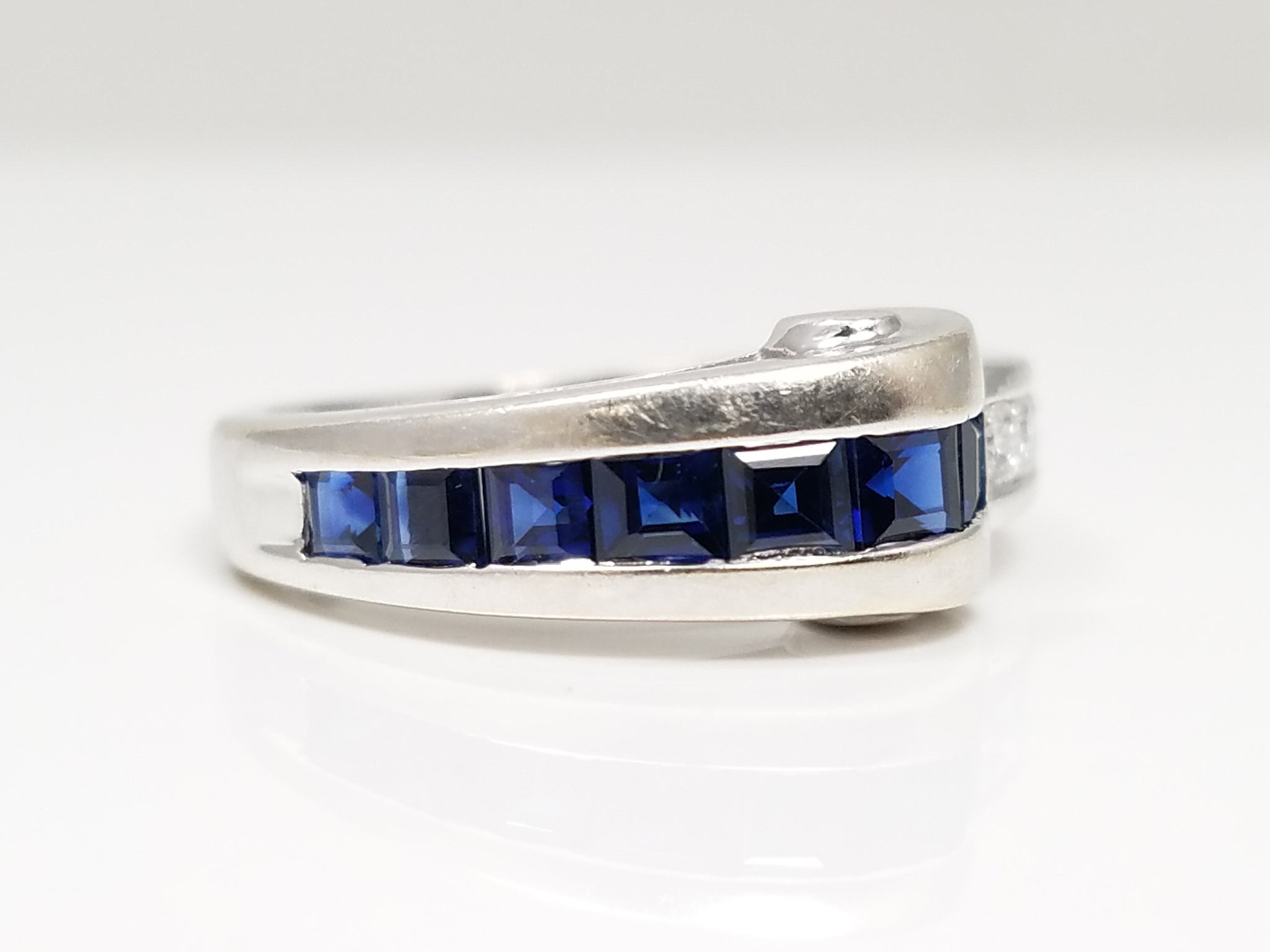 Fashionable 14k White Gold Natural Sapphire Diamond Ring Band
