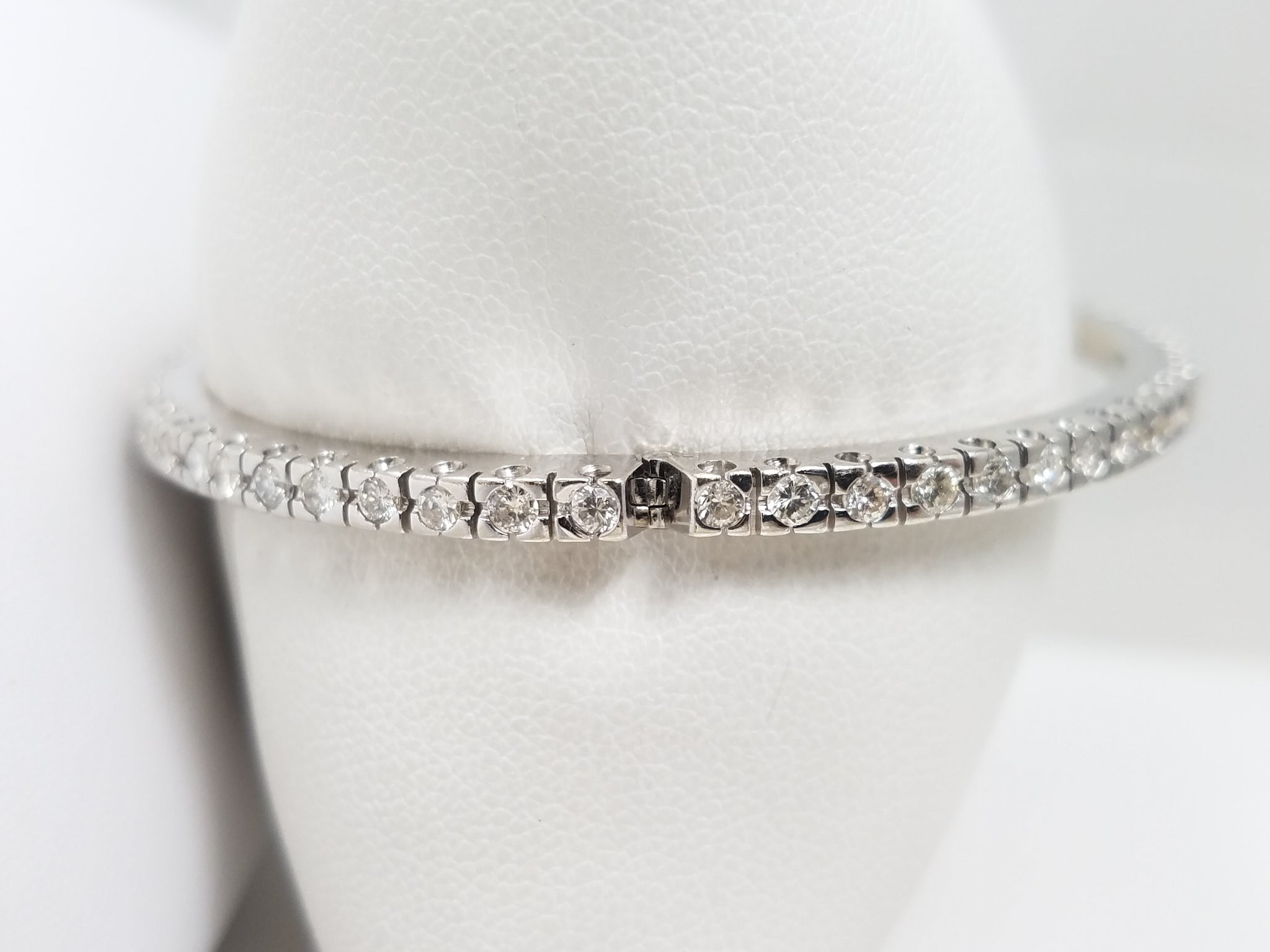 Exquisite 14k White Gold Natural Diamond Eternity Bangle Bracelet