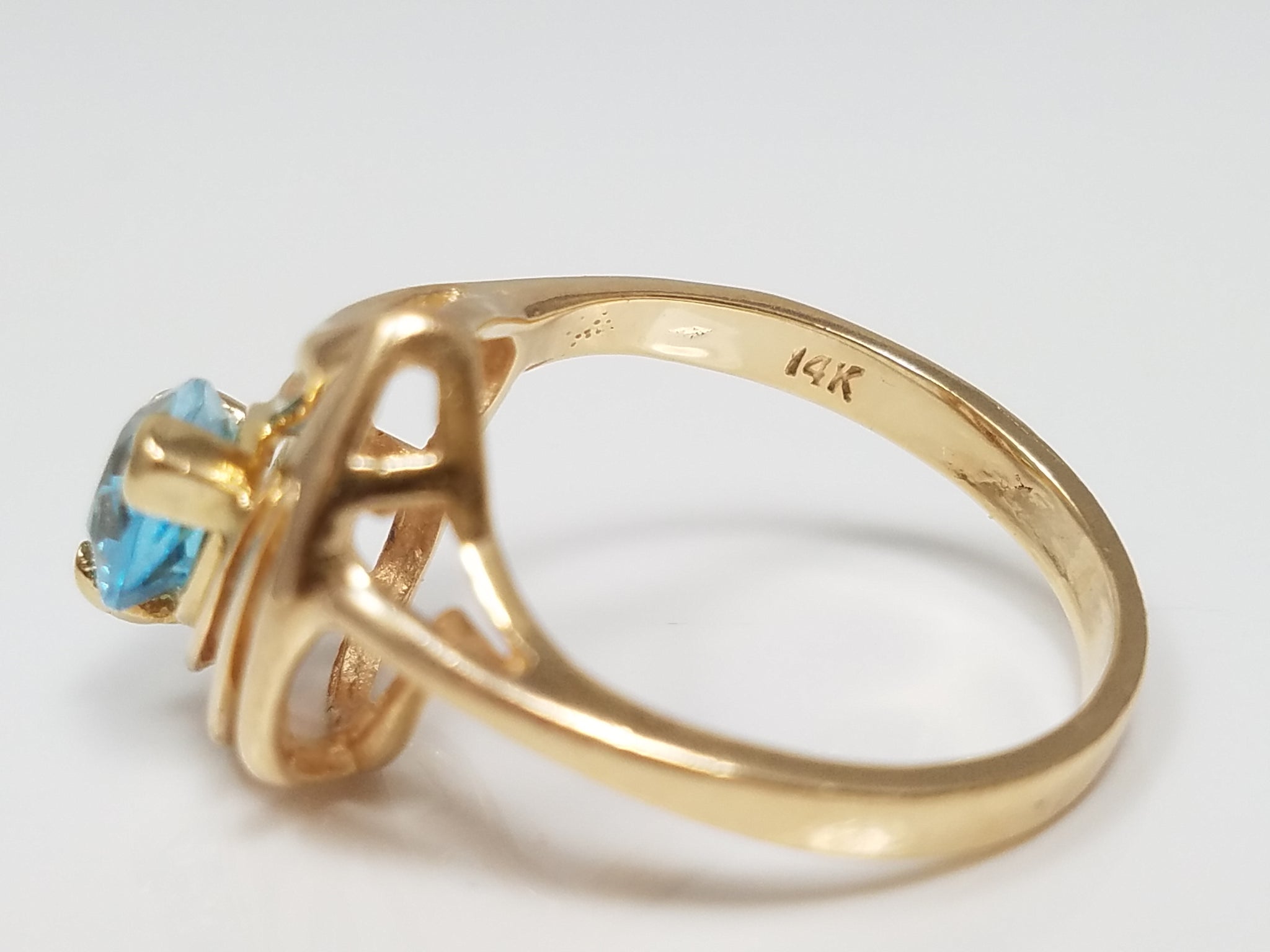 Modern 14k Yellow Gold Natural Blue Topaz Ring
