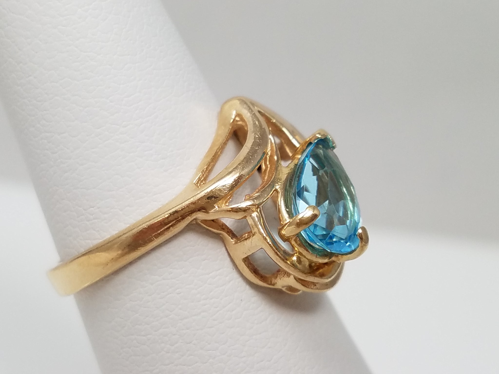 Modern 14k Yellow Gold Natural Blue Topaz Ring