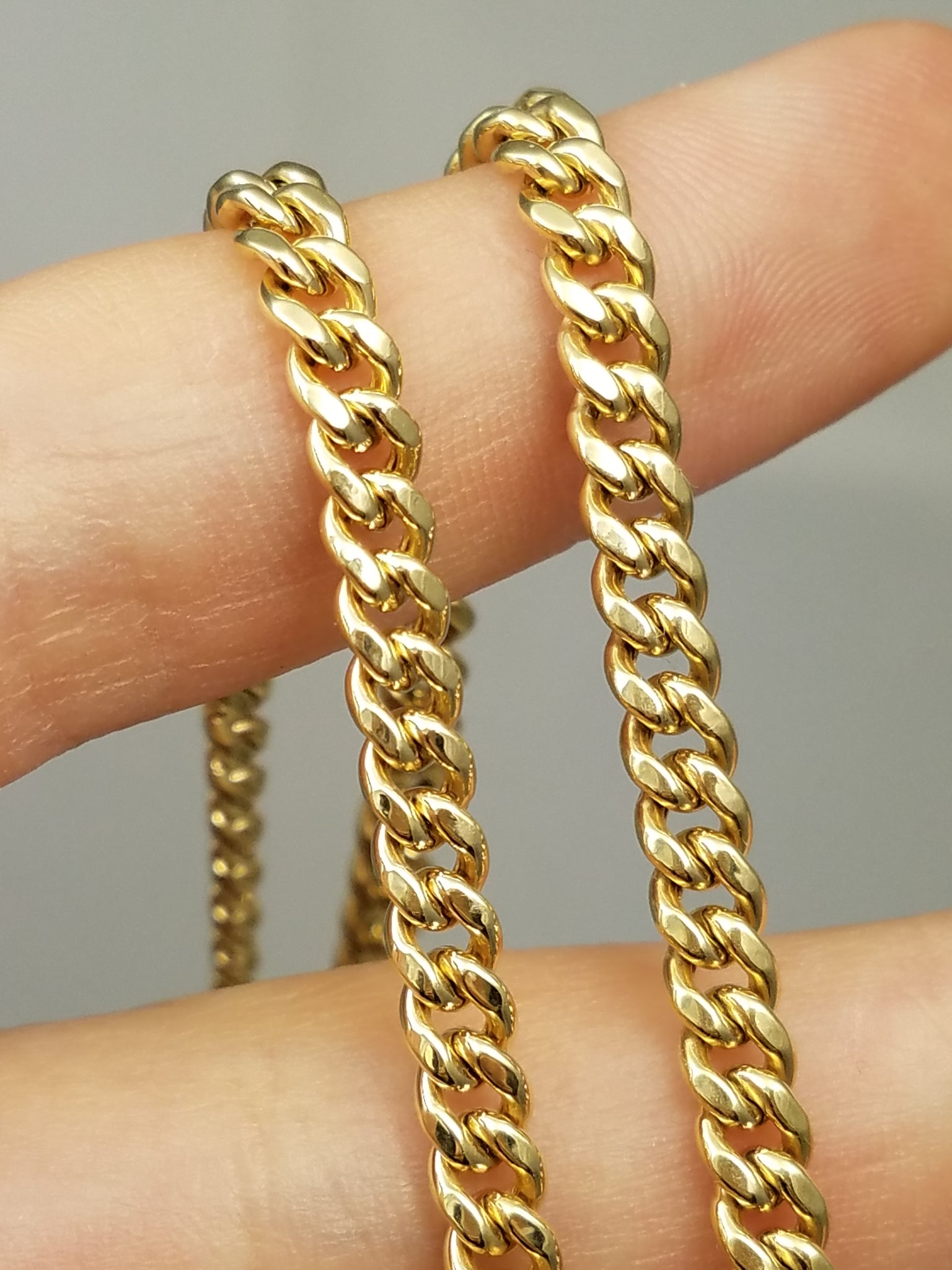 Sporty 18" Hollow 10k Yellow Gold Curb Link Chain Necklace