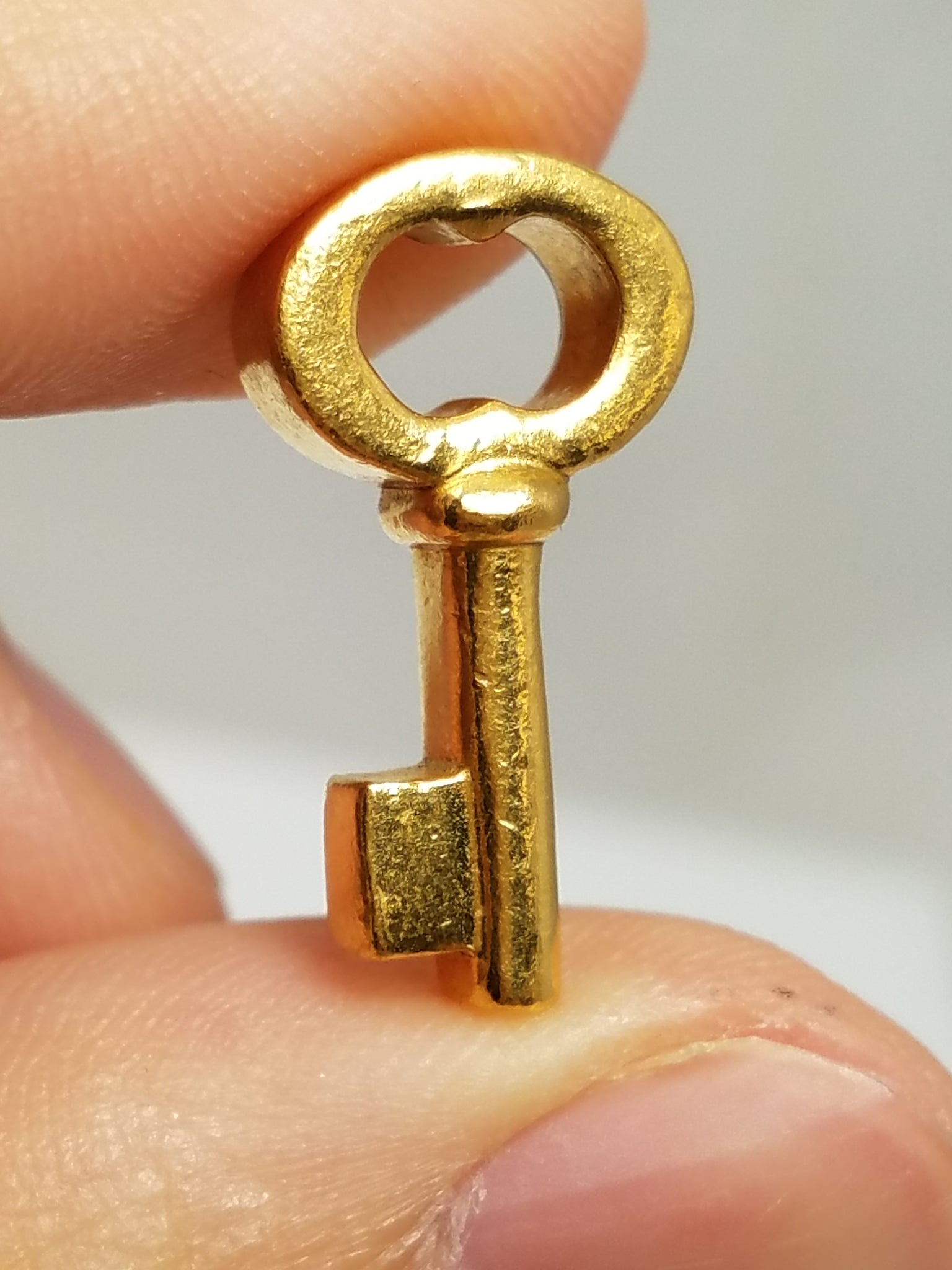 MENE $1,100 Retail Solid 24k Yellow Gold Key Pendant