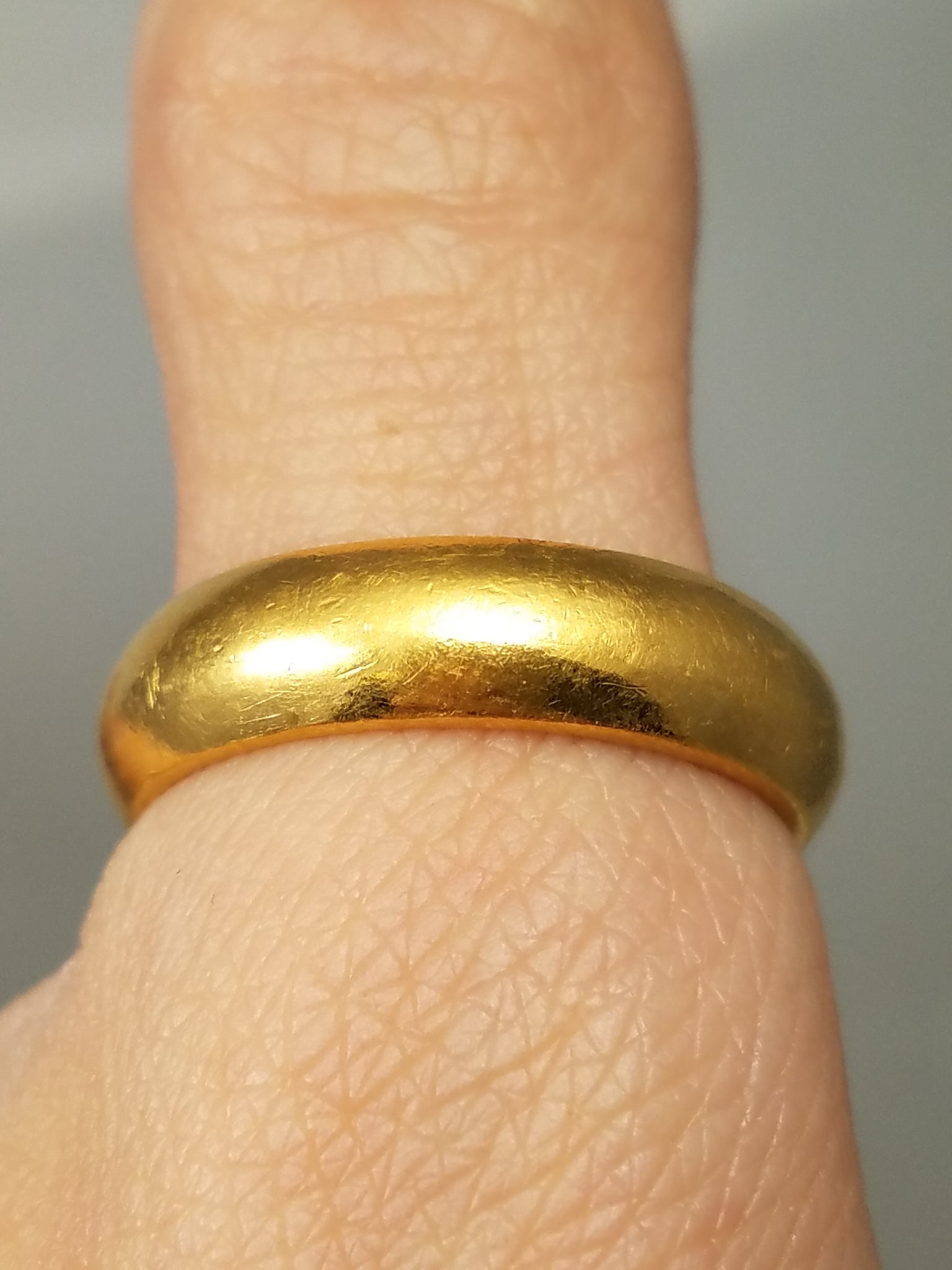 $2,500 Retail MENE 24k Yellow Gold Wedding Ring Band