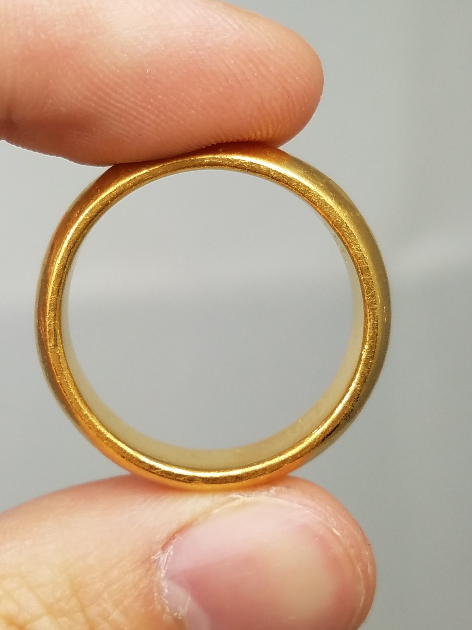 $2,500 Retail MENE 24k Yellow Gold Wedding Ring Band