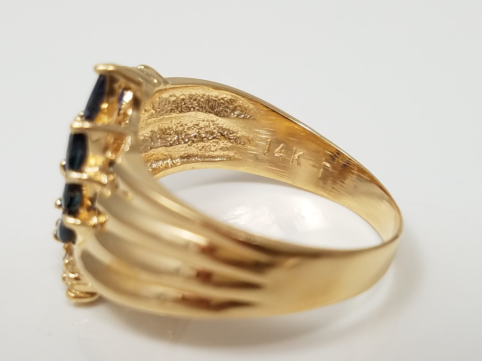 Dazzling 14k Yellow Gold Natural Sapphire Diamond Cocktail Ring
