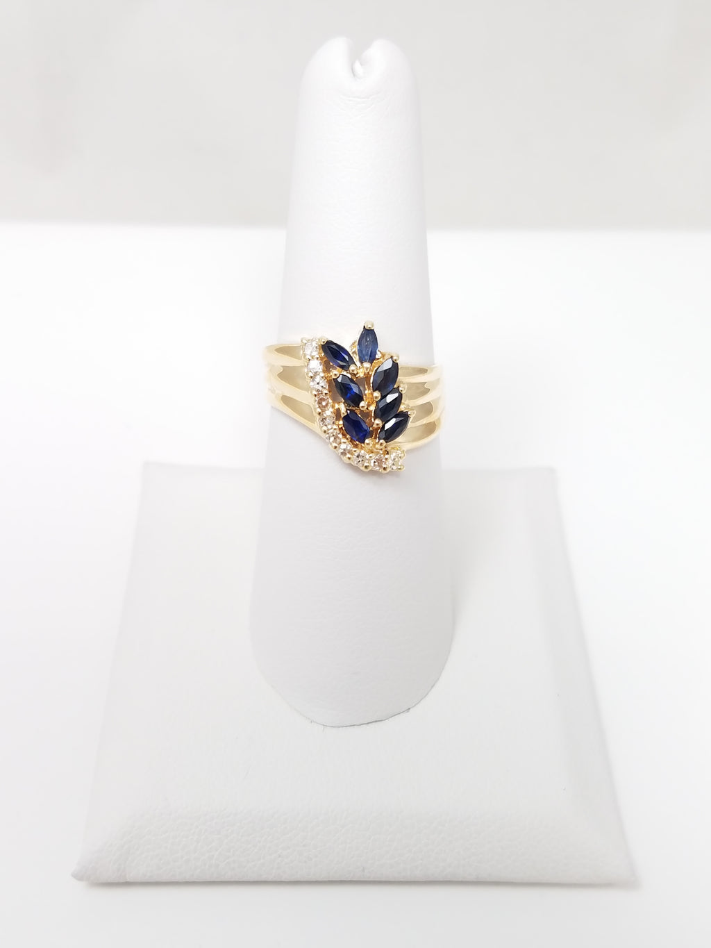 Dazzling 14k Yellow Gold Natural Sapphire Diamond Cocktail Ring