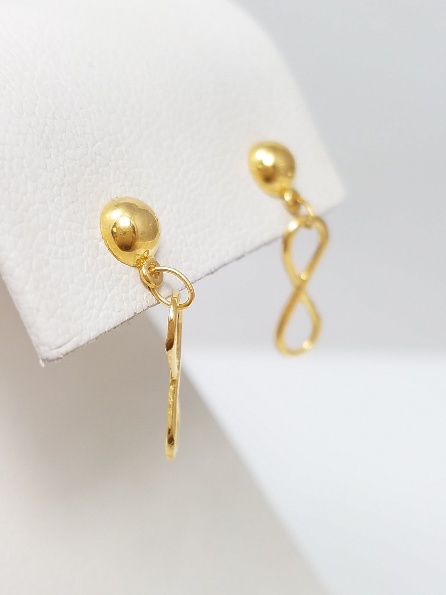 Stylish 18k Yellow Gold Infinity Dangle Earrings