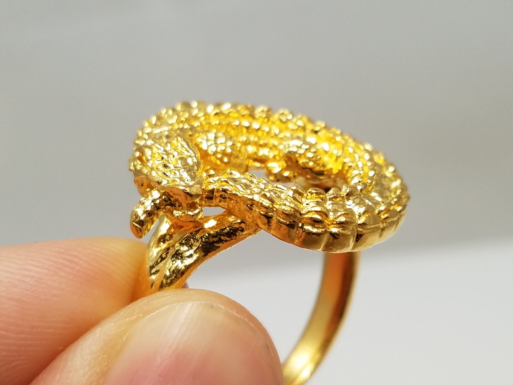 $3,500 Retail MENE 24k Yellow Gold Solid Crocodile Ring