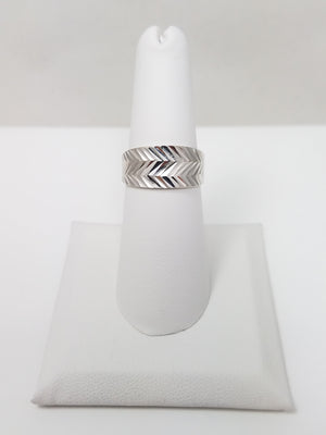 Shimmering 10k White Gold Diamond Cut Ring Band