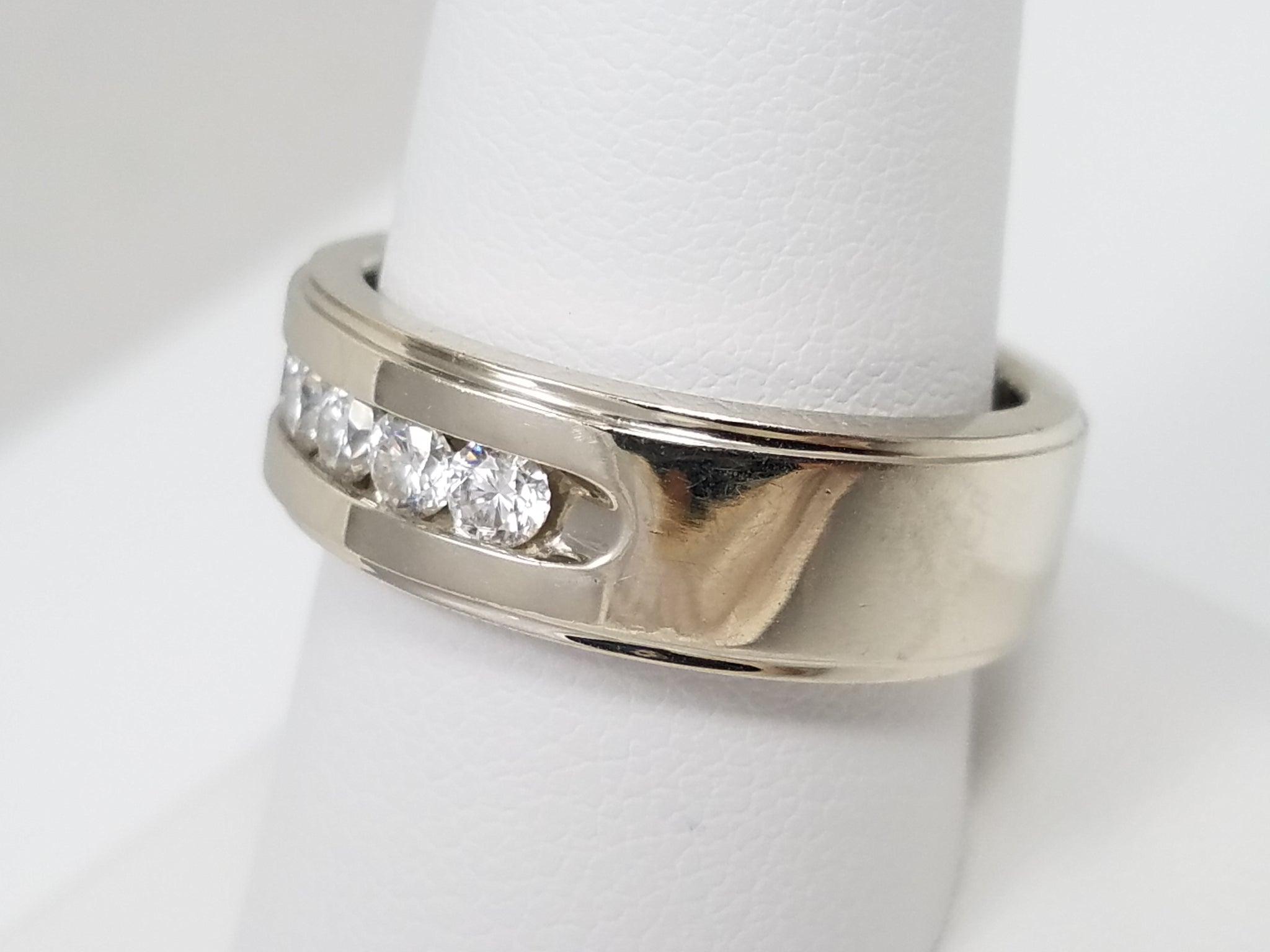 Brilliant 14k White Gold Cubic Zirconia Wedding Ring Band