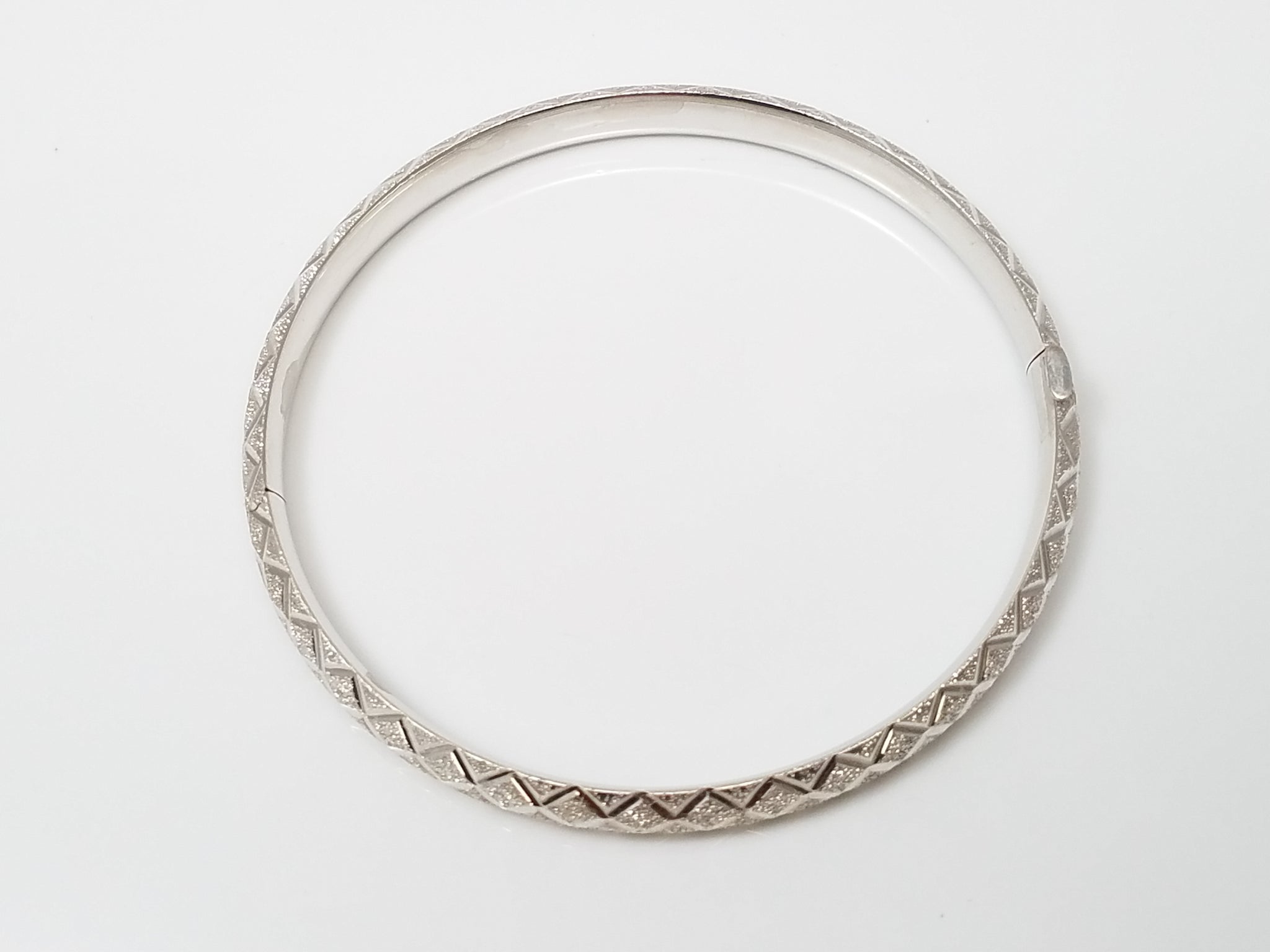 Sparkly 14k White Gold Diamond Cut Hinged Bangle Bracelet