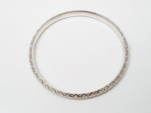 Sparkly 14k White Gold Diamond Cut Hinged Bangle Bracelet