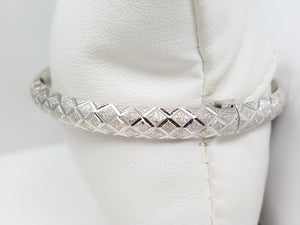 Sparkly 14k White Gold Diamond Cut Hinged Bangle Bracelet