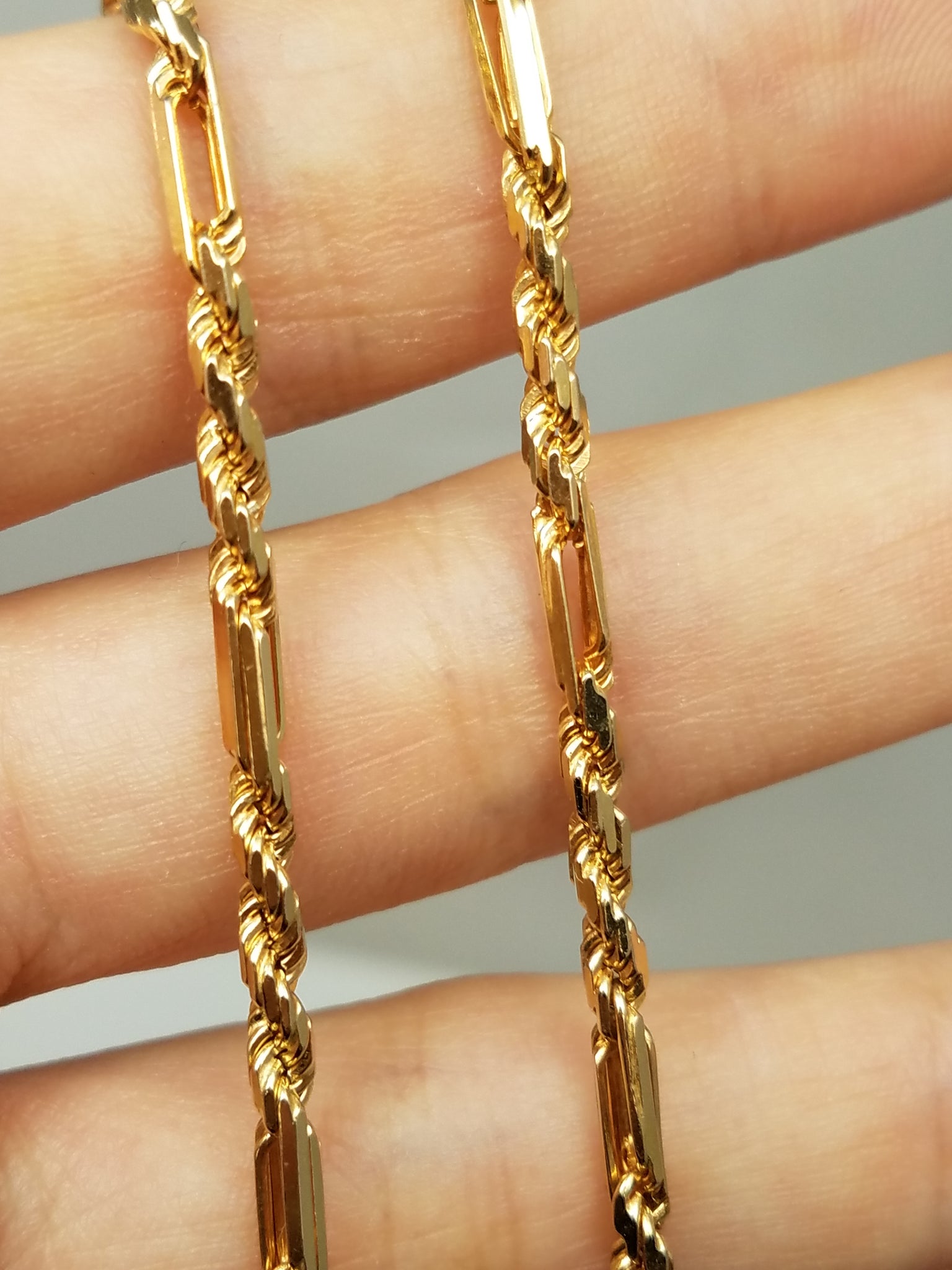 Sporty 18" Solid 14k Yellow Gold Figarope Link Chain Necklace