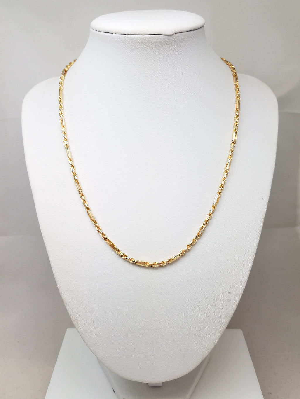Sporty 18" Solid 14k Yellow Gold Figarope Link Chain Necklace