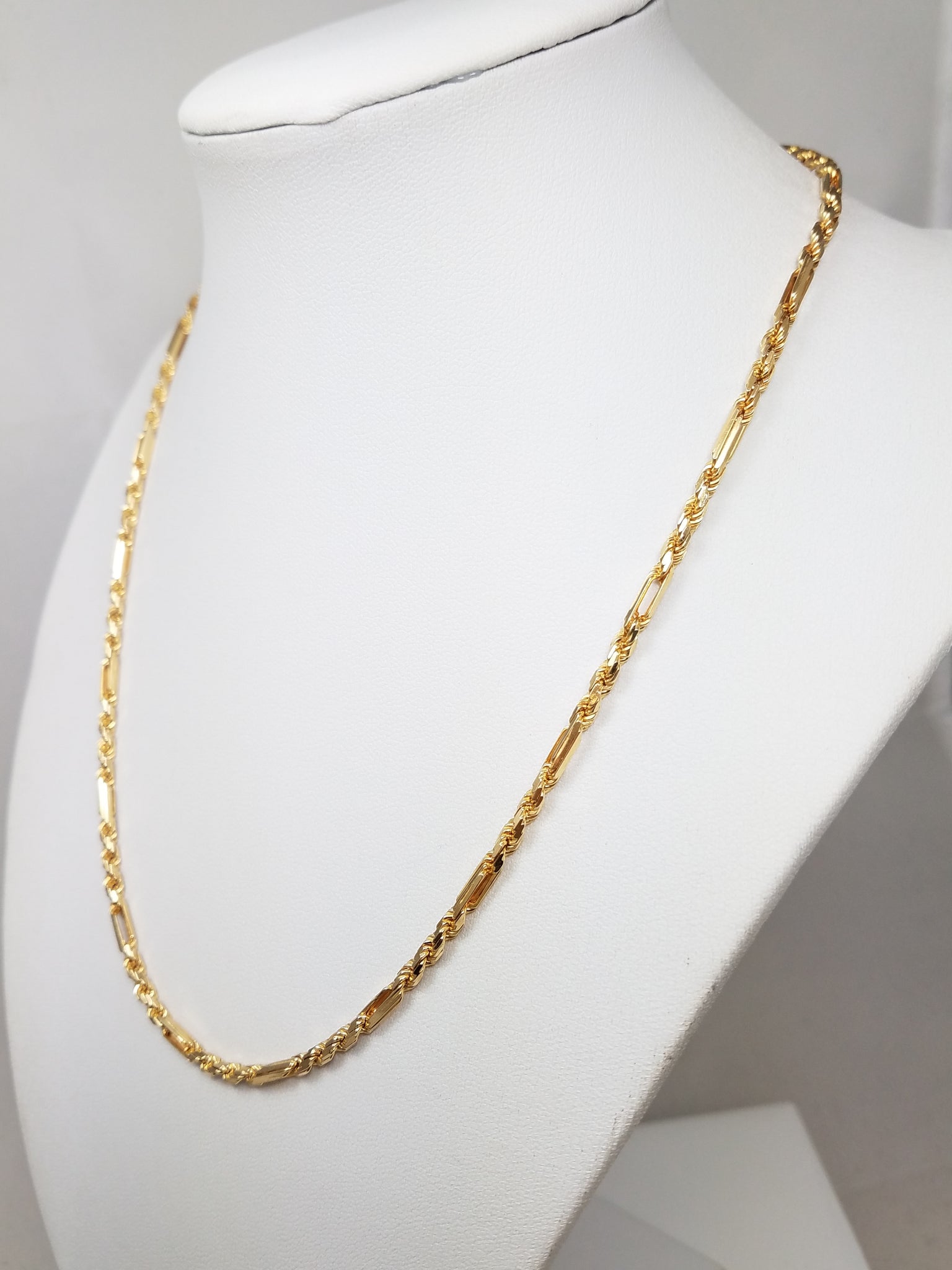 Sporty 18" Solid 14k Yellow Gold Figarope Link Chain Necklace