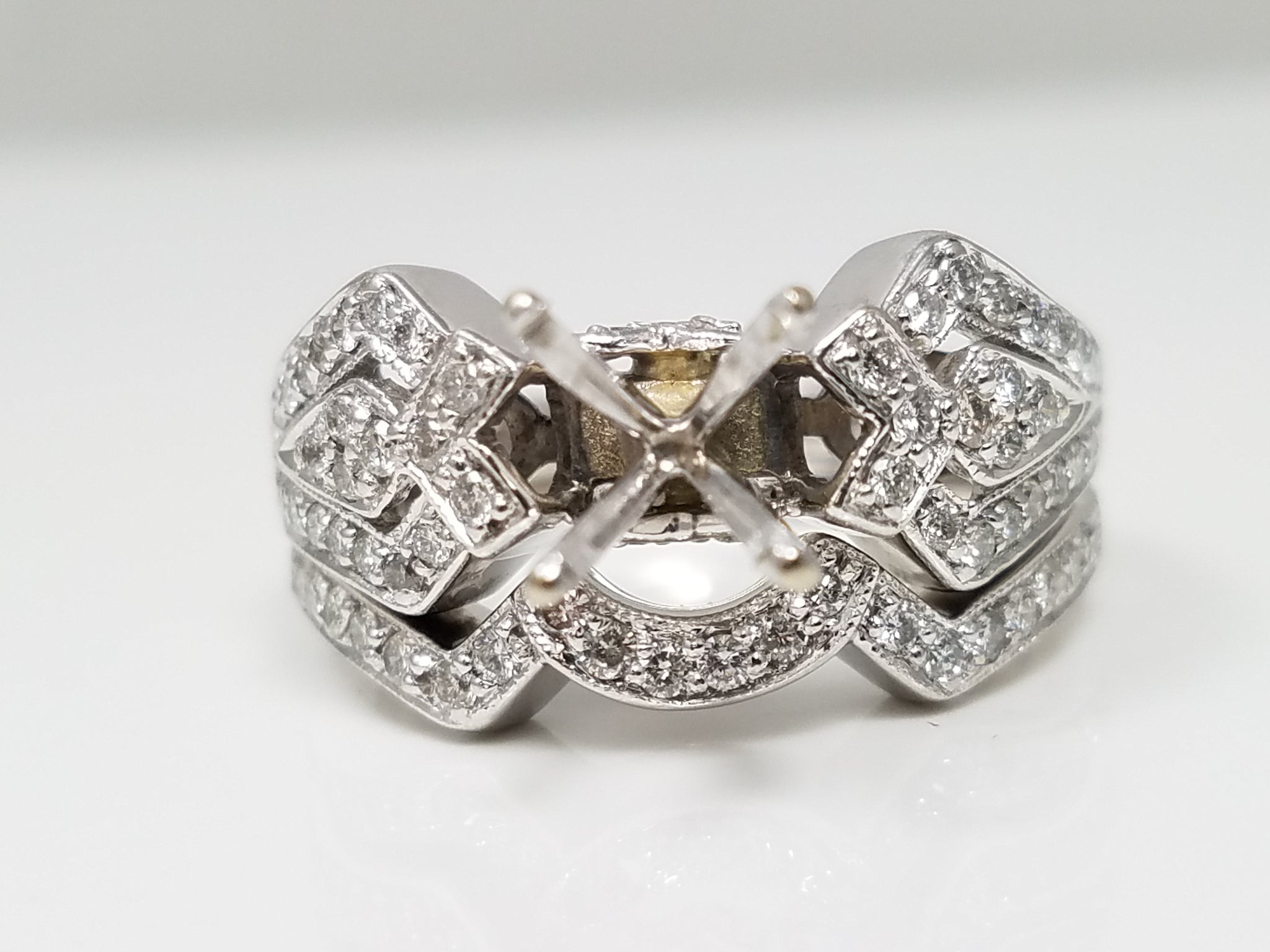 Dazzling 18k White Gold Natural Diamond Engagement Ring Set Mount
