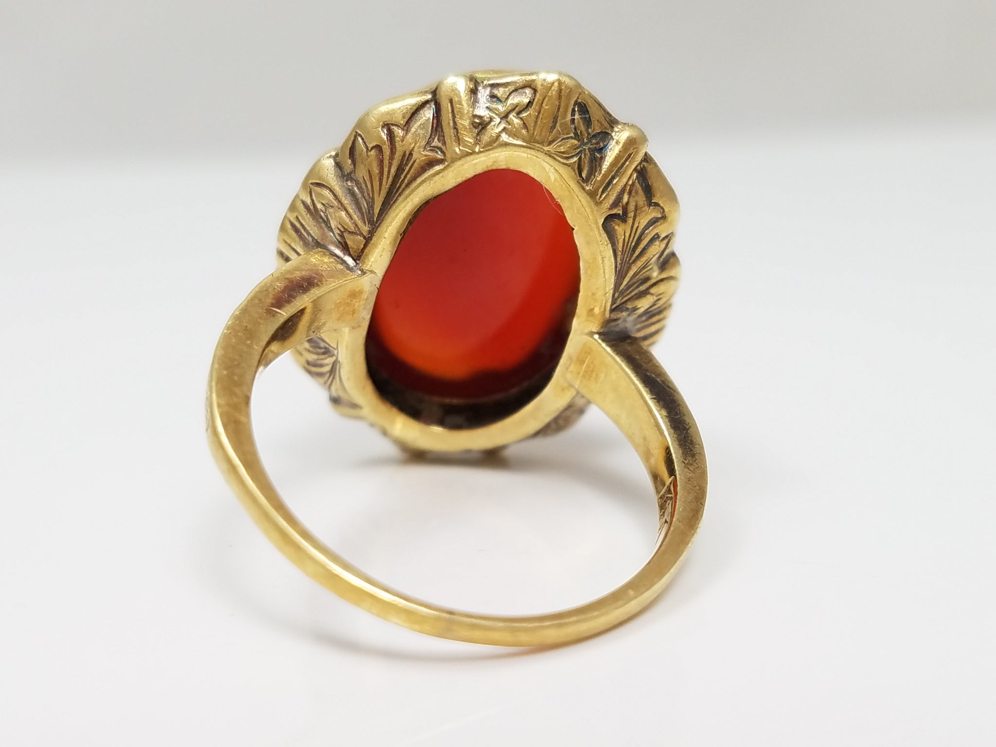 Lavish Art Deco 14k Yellow Gold Vintage Natural Red Chalcedony Enamel Ring