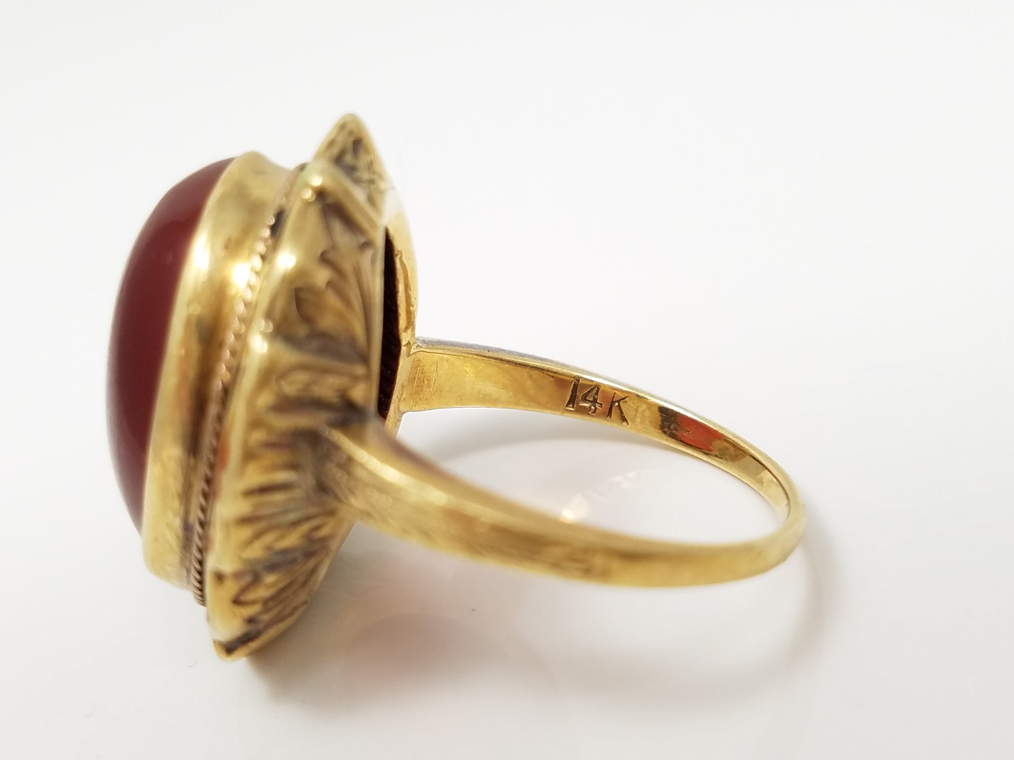 Lavish Art Deco 14k Yellow Gold Vintage Natural Red Chalcedony Enamel Ring