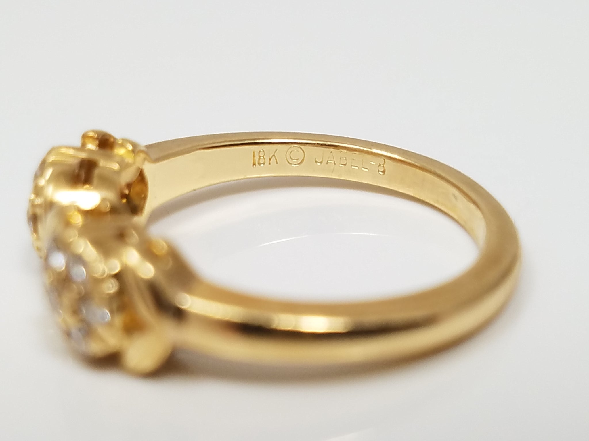 Beautiful Vintage 18k Yellow Gold Natural Diamond Flower Ring
