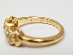 Beautiful Vintage 18k Yellow Gold Natural Diamond Flower Ring