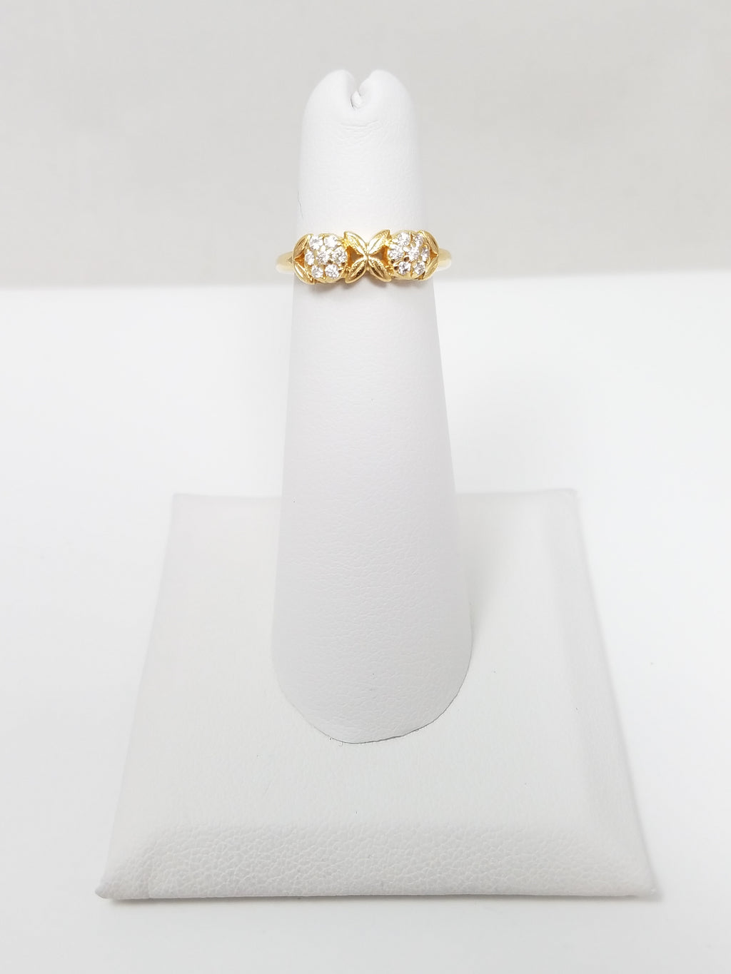 Beautiful Vintage 18k Yellow Gold Natural Diamond Flower Ring