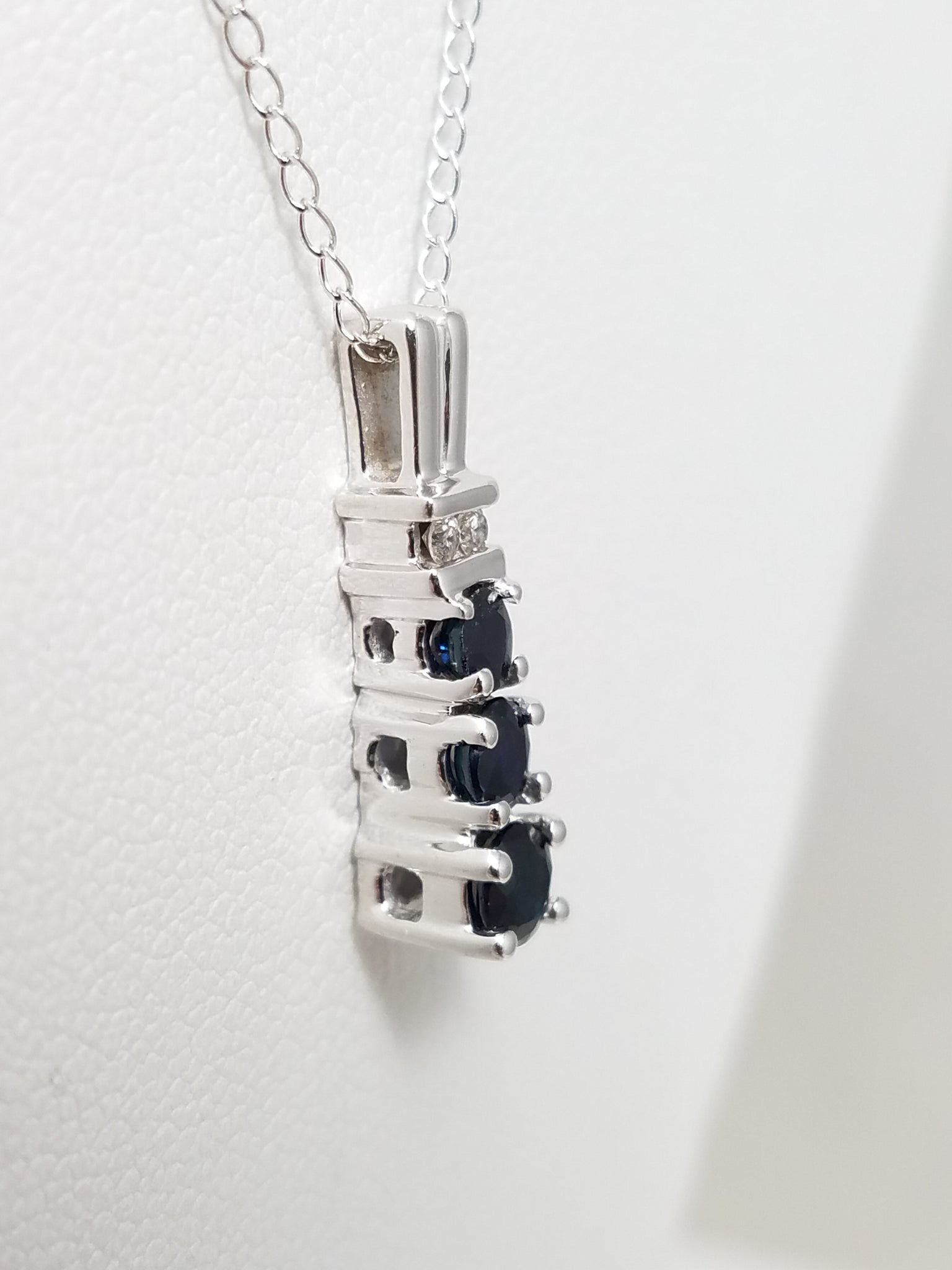 Precious 18" 14k White Gold Natural Sapphire Diamond Pendant Necklace