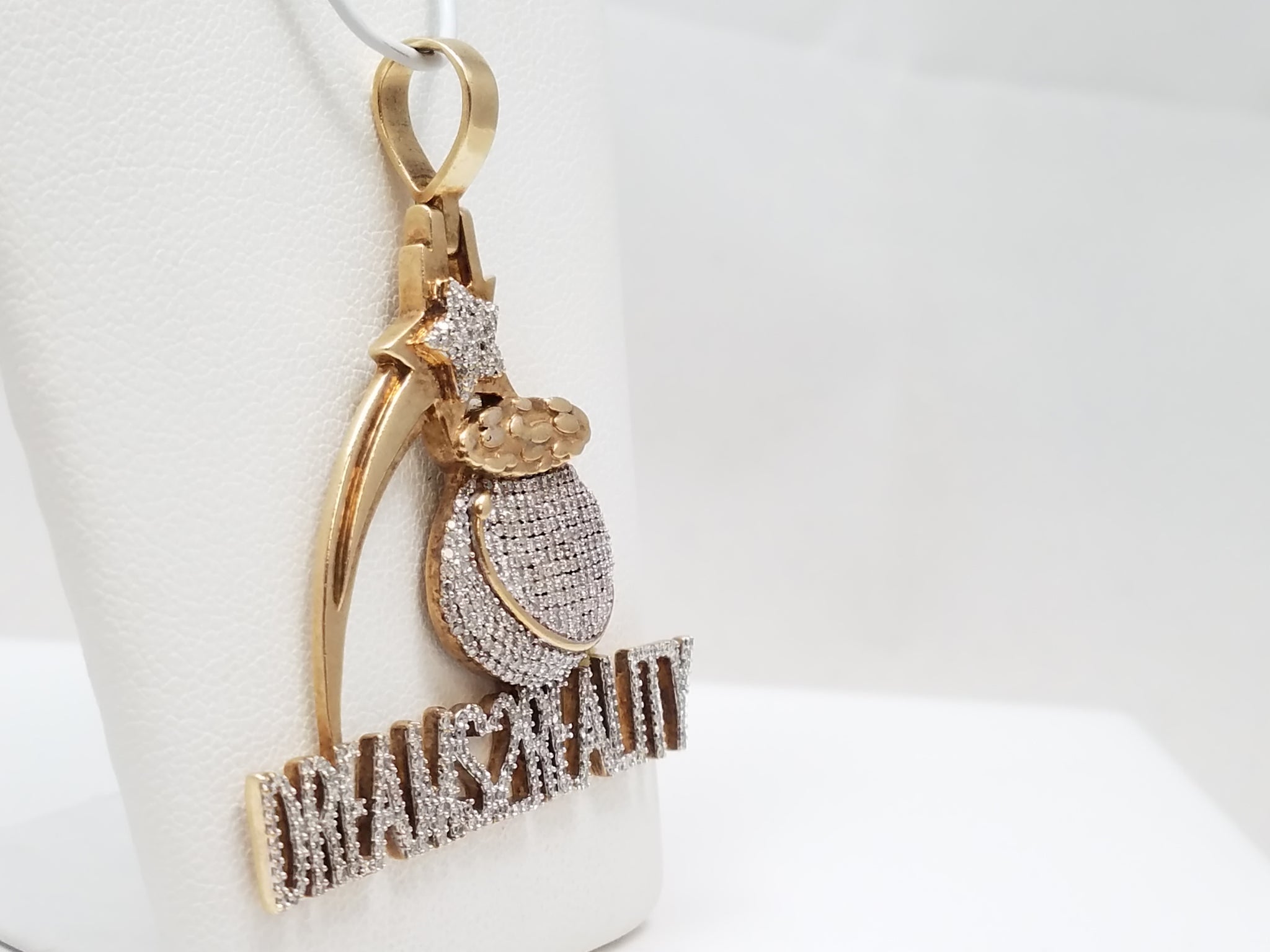 Tantalizing 10k Yellow Gold Natural Diamond "Dreams2Reality" Pendant